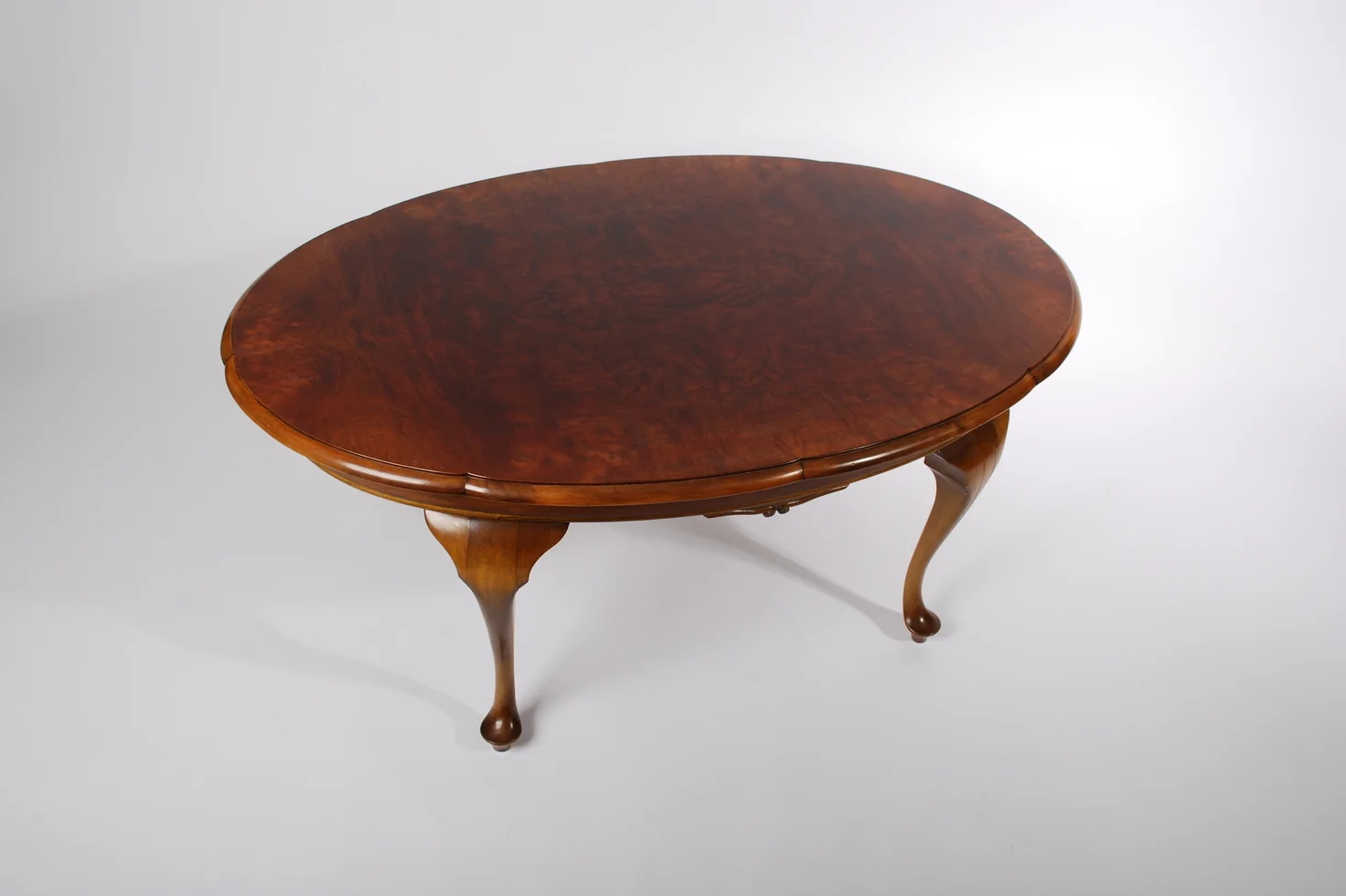 Rosewood Oval Coffee Table, Queen Anne style, early 20th Century