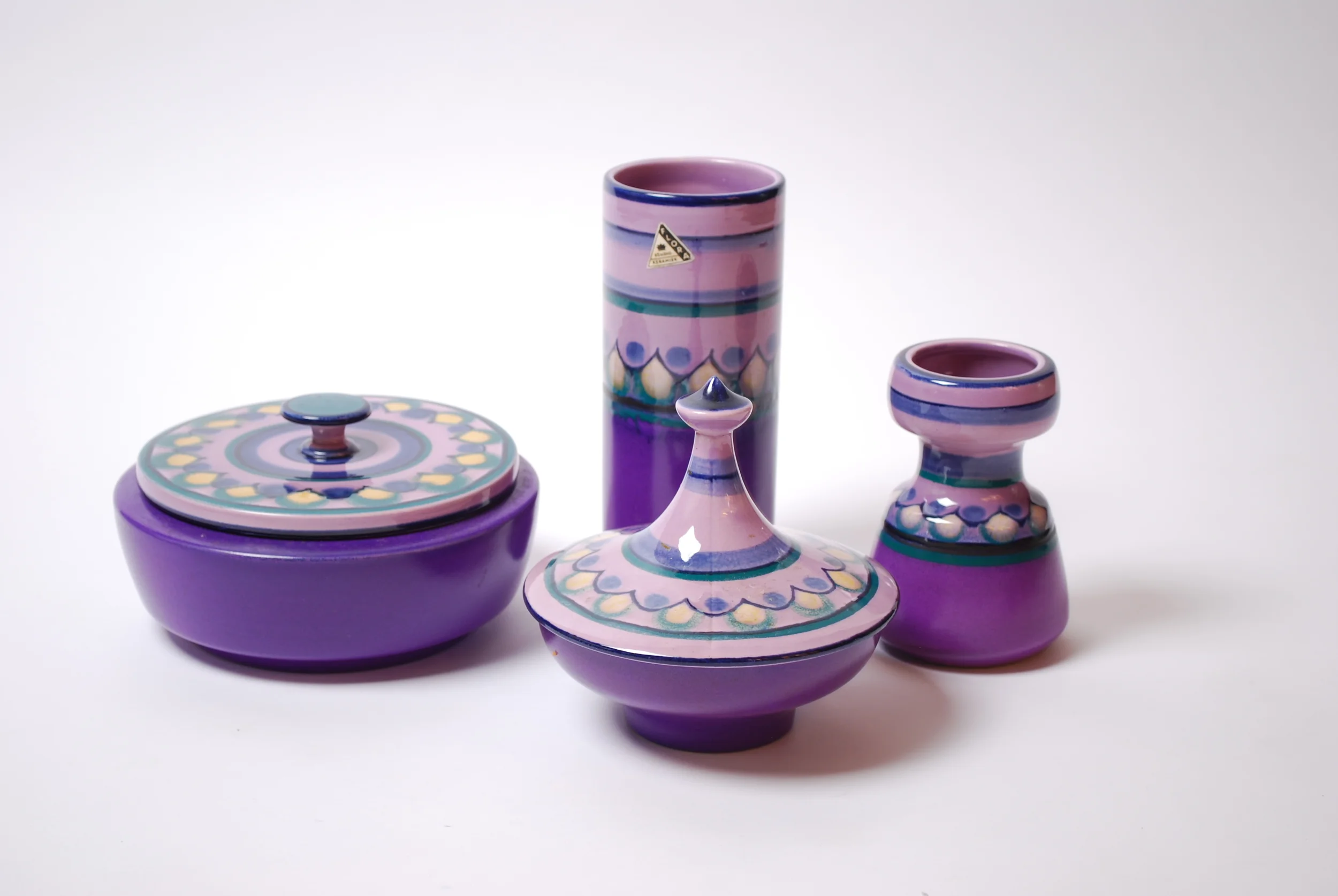 Flora Gouda hand decorated Lila design 60's