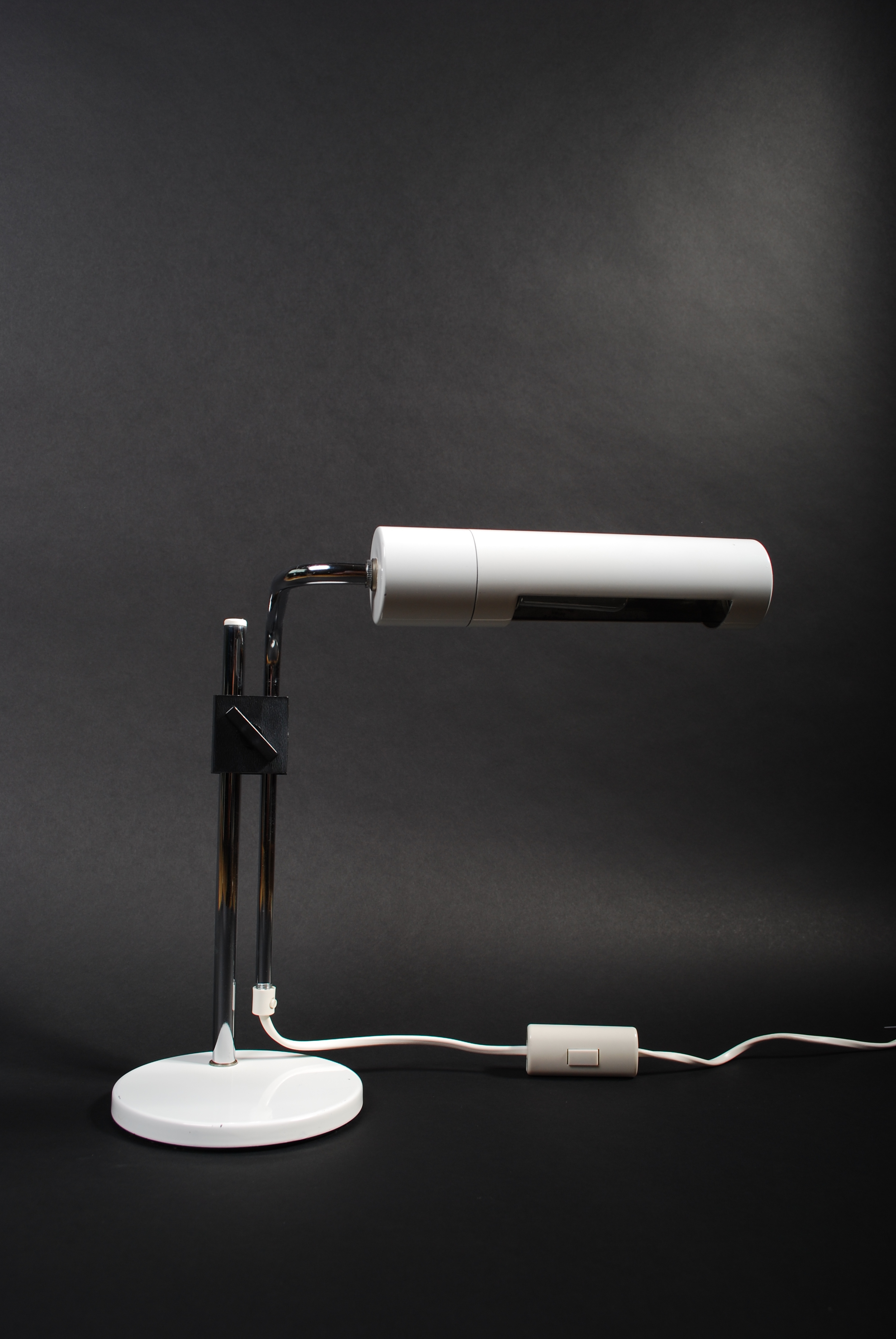 horizontal desk lamp