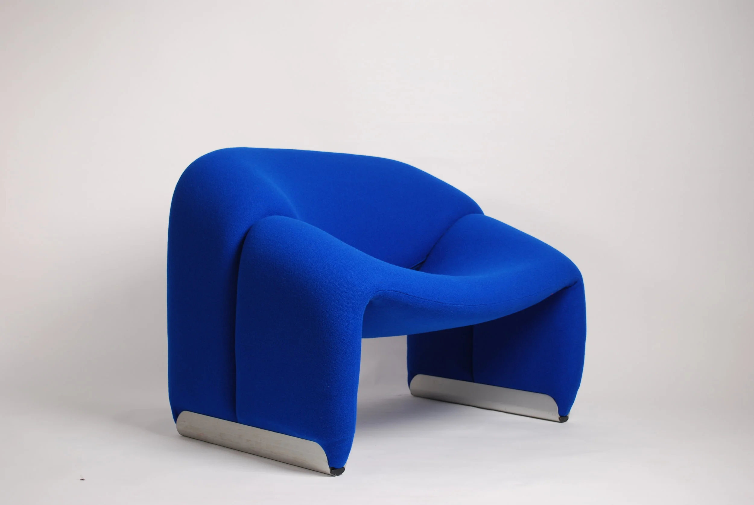 Artifort Groovy Chair F598 (M Chair) by Pierre Paulin Blue
