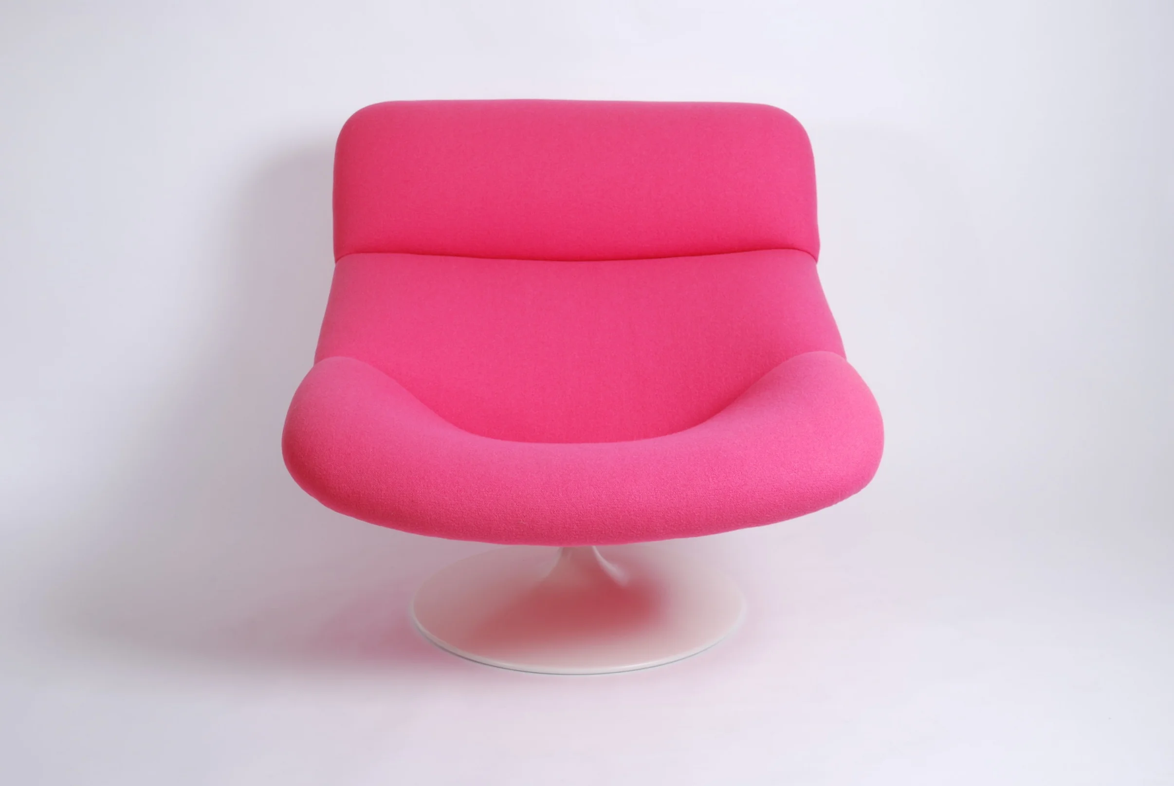 Artifort F518 Lady Lounge Swivel Chair by Geoffrey Harcourt Pink