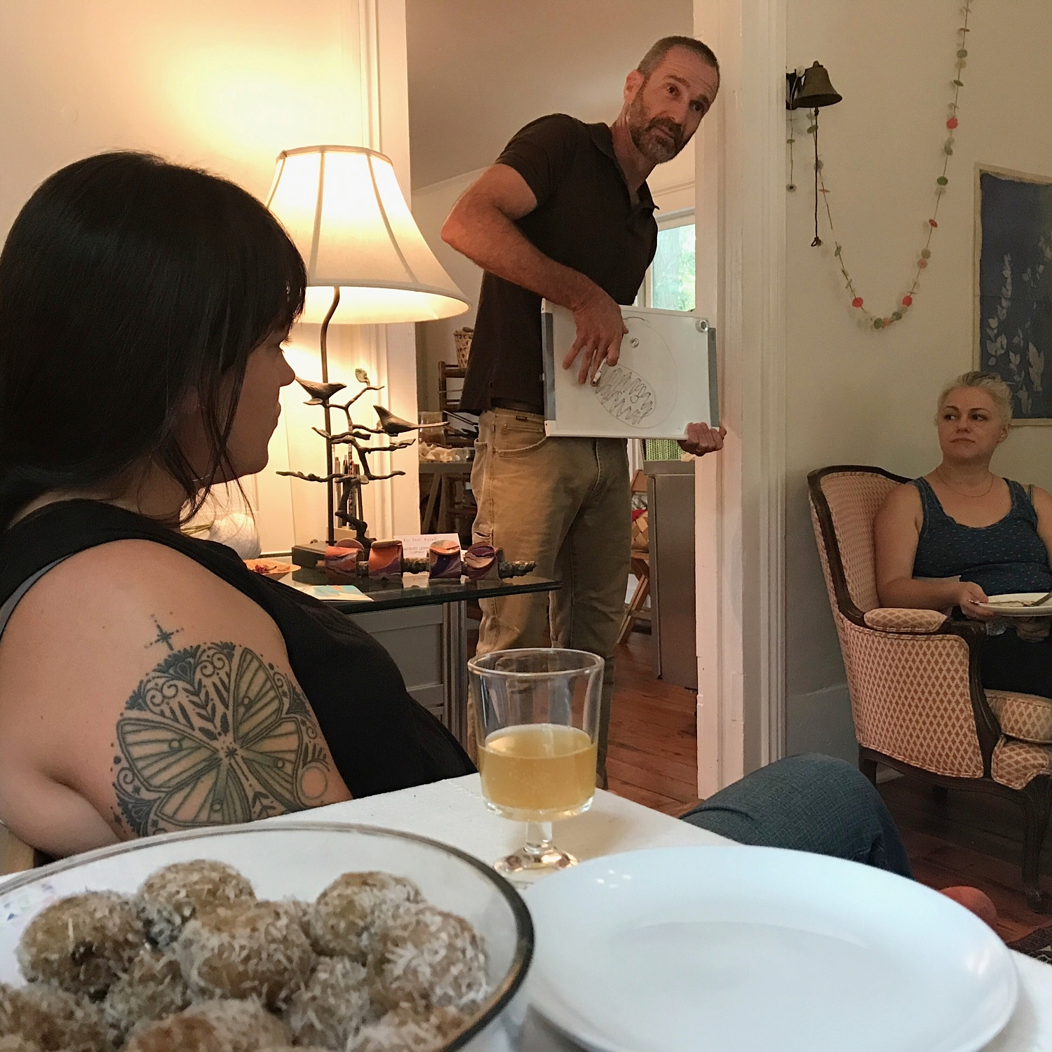A new approach to health care requires new ways of seeing and connecting with the body, the seasons and the environment. Tony Galis, LAc, Traditional Chinese Medicine practitioner and owner of Thrive Integrative Medicine, dives into the symbolism and principles of Yin/Yang. 