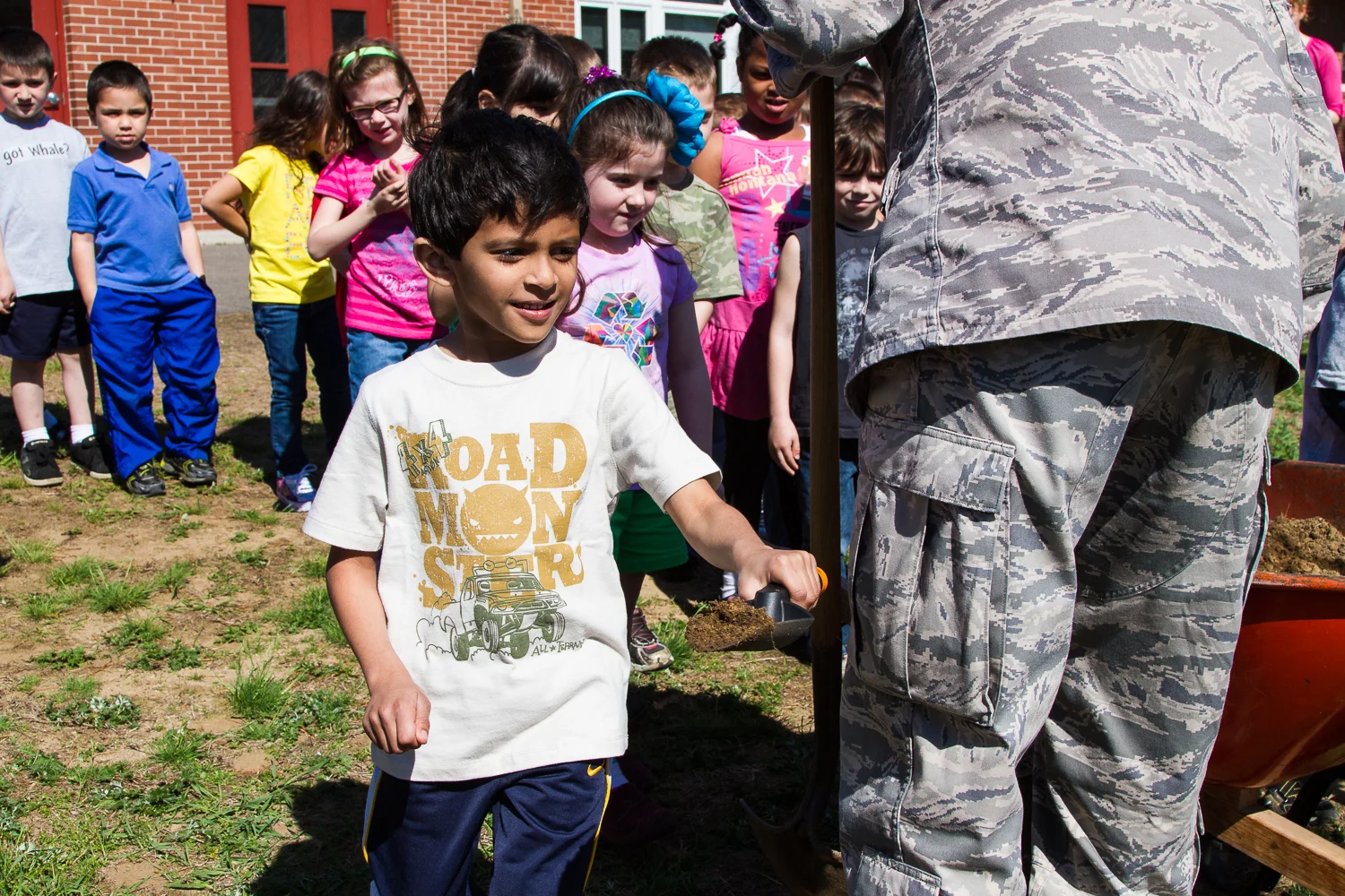 20110429_wlktree_planting_0009.jpg