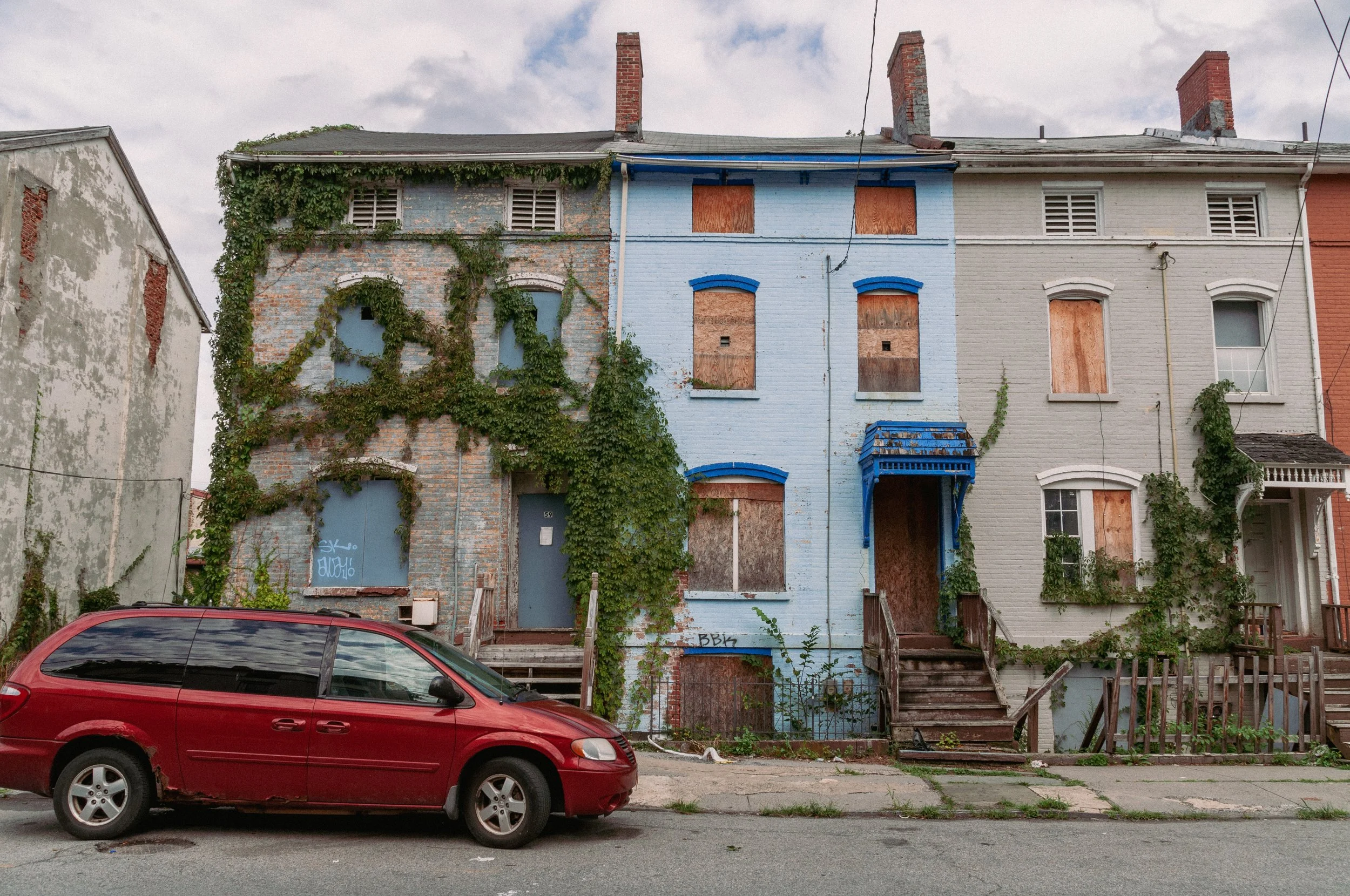 2019 Red Mini Van - Newburgh NY L.jpg