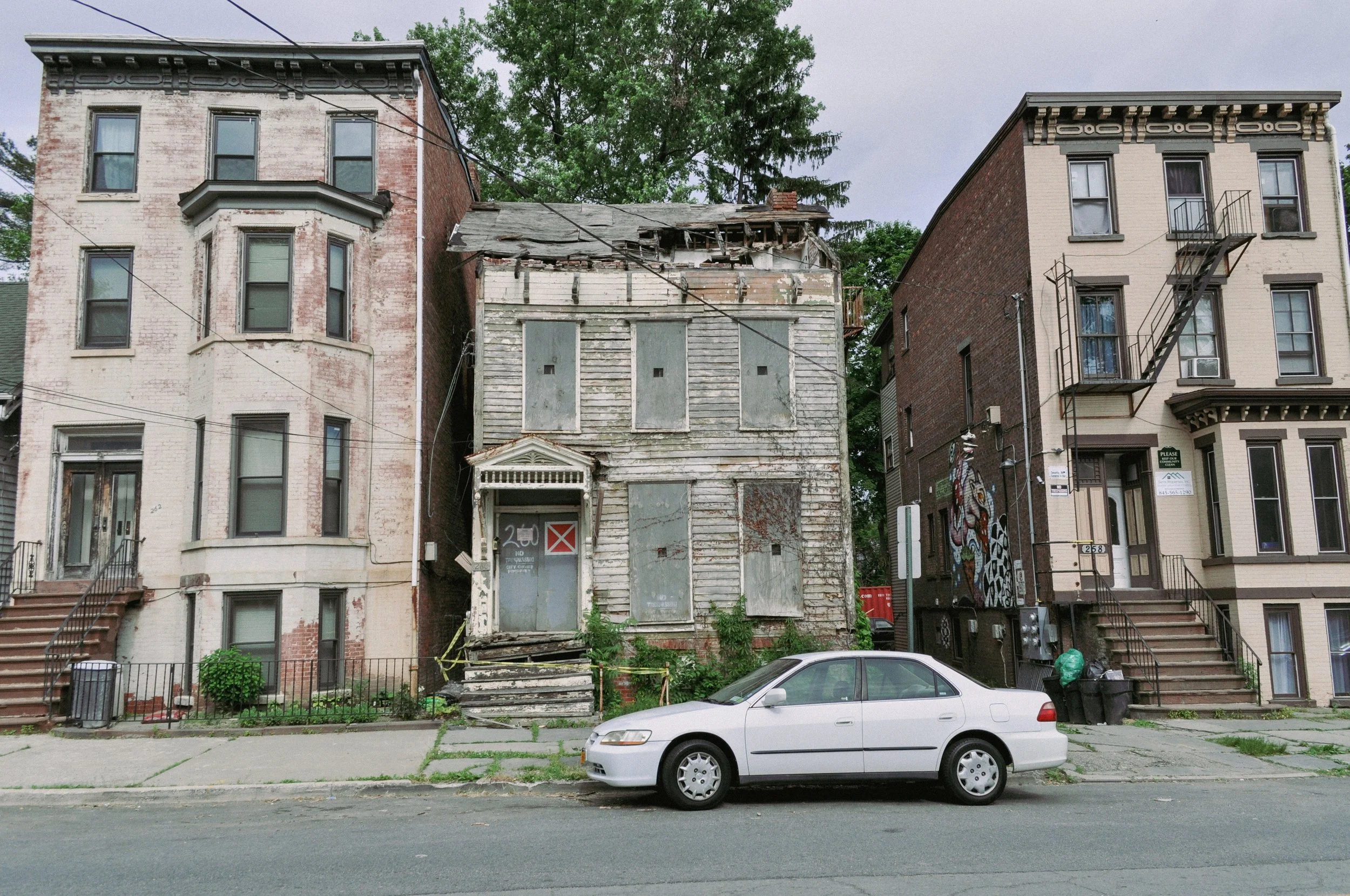 2018 White Car - Newburgh NY L.jpg