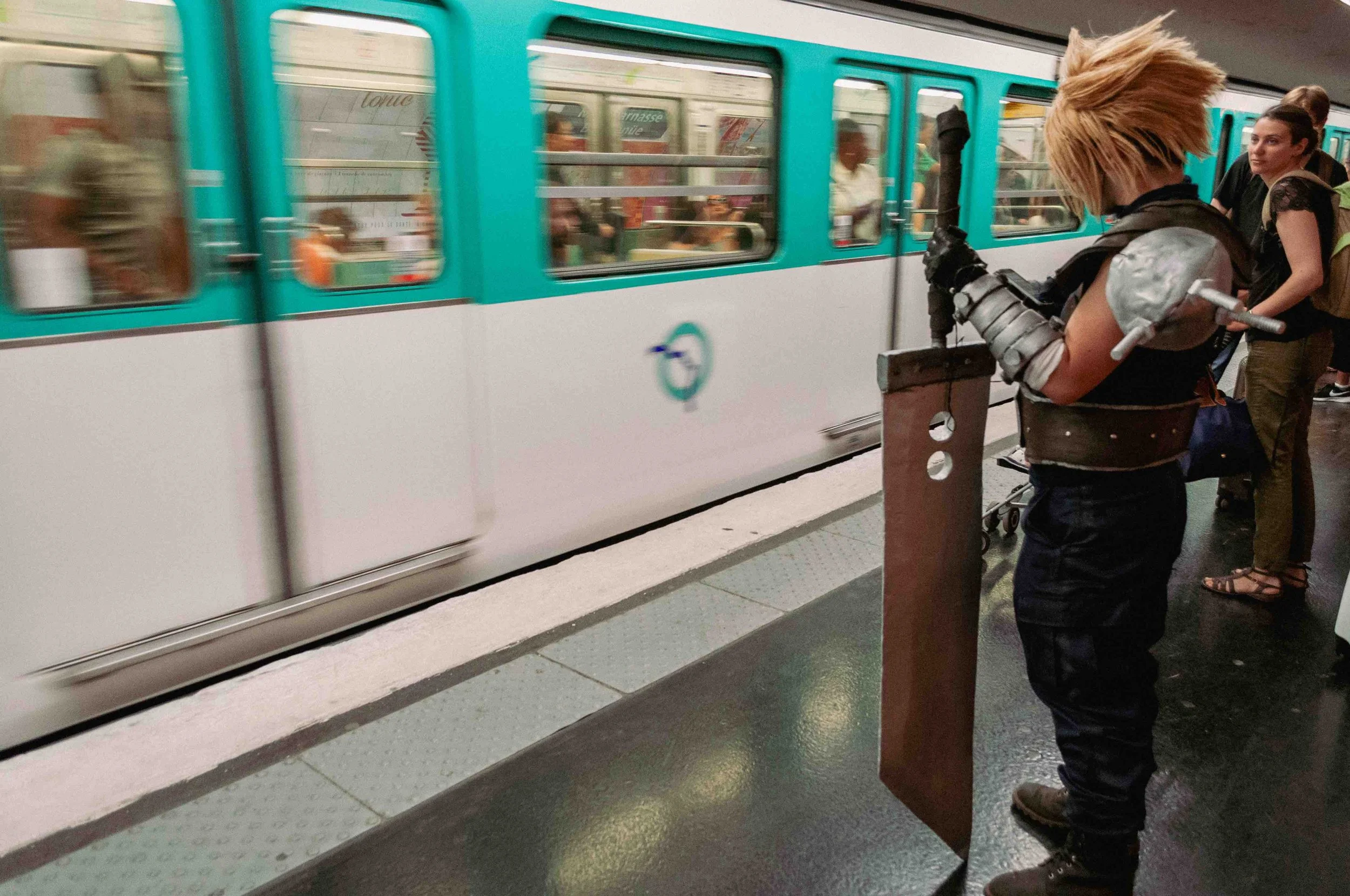 2017 Metro Sword - Paris France L.jpg