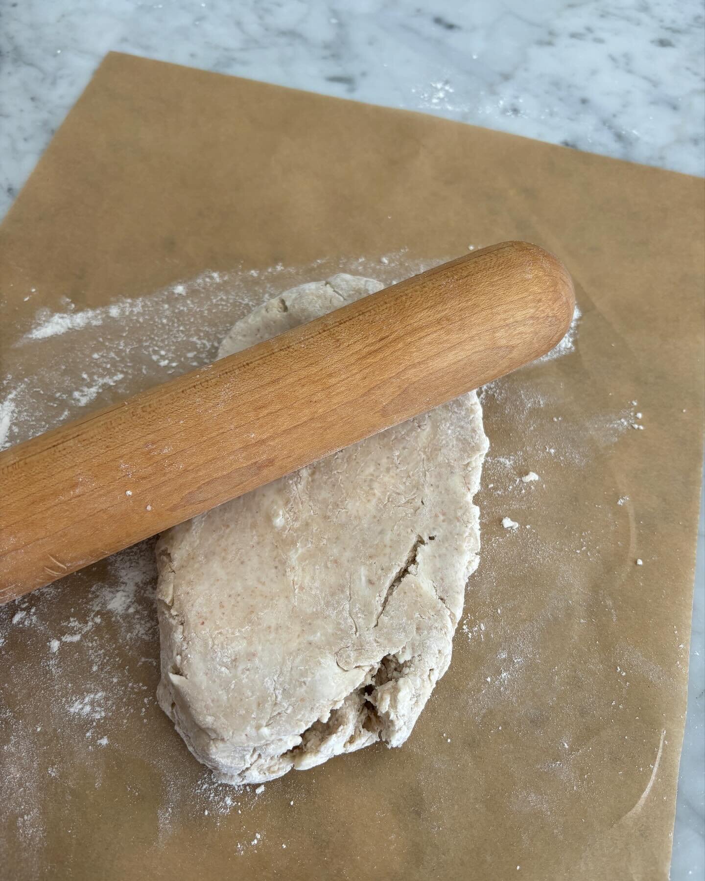 Sourdough discard crackers, recipe #2. A lot more work than recipe #1, but a lot more flavor. Worth it 😋!
Recipe is from the cookbook &ldquo;For The Love of Sourdough&rdquo;on @thefoodnanny website. #growinwellness @grow_in_wellness #sourdoughdiscar