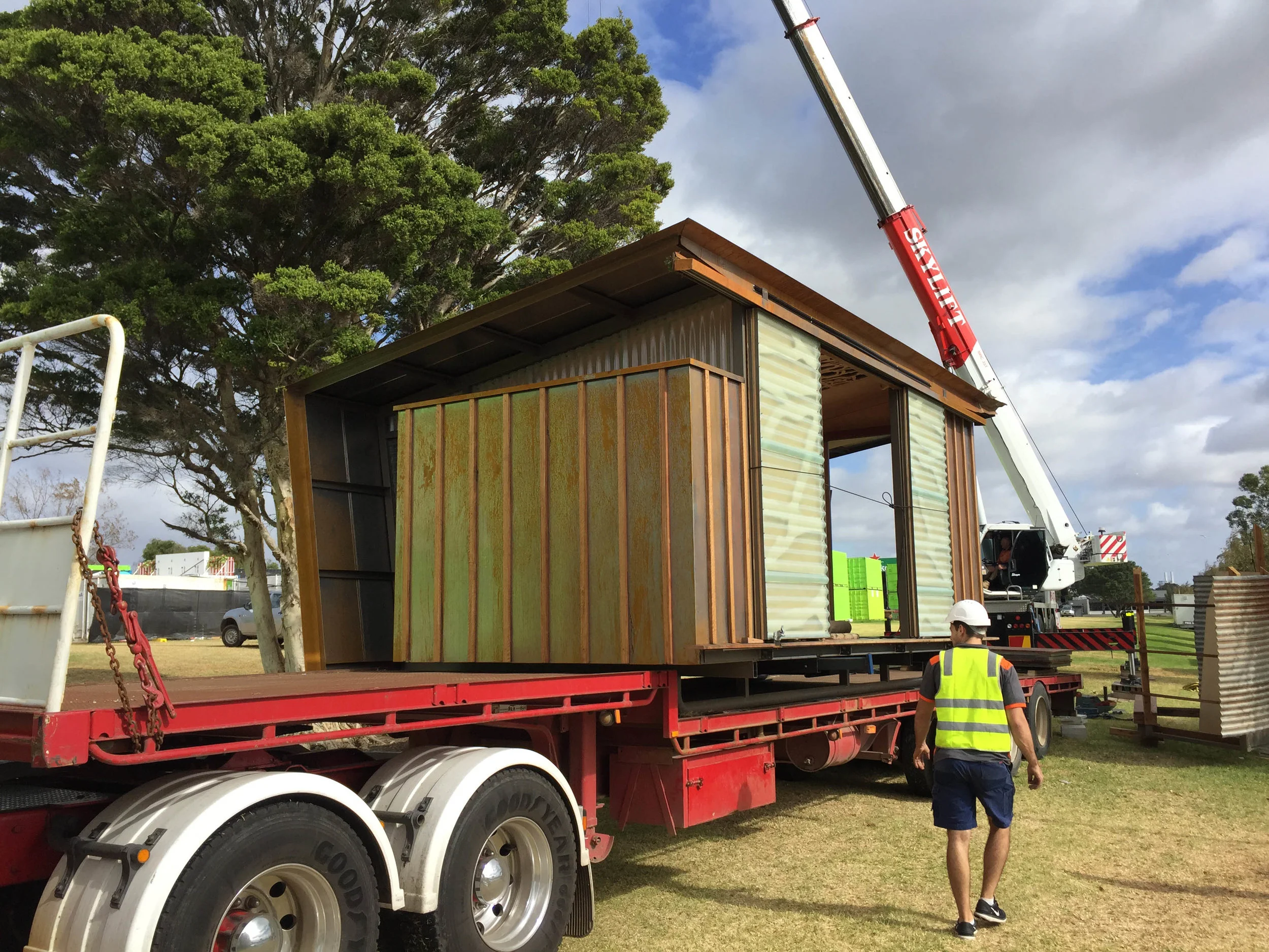 Troppod_GP_Truck and Crane12_small.jpg