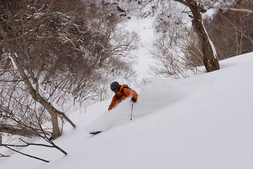 This line is pretty easy, but if you don't find the right entrance you'll fall off a cliff. Oh Kurodake, you're such a tease. © The Powder Project Pty Ltd