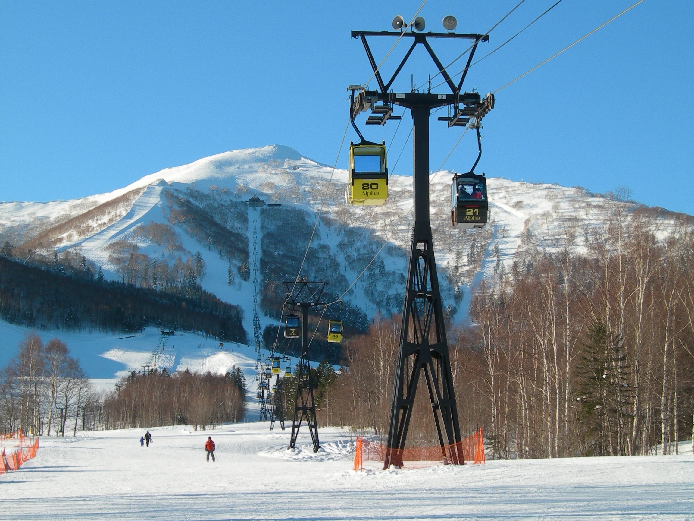 Blue skies and empty runs. © The Powder Project Pty Ltd