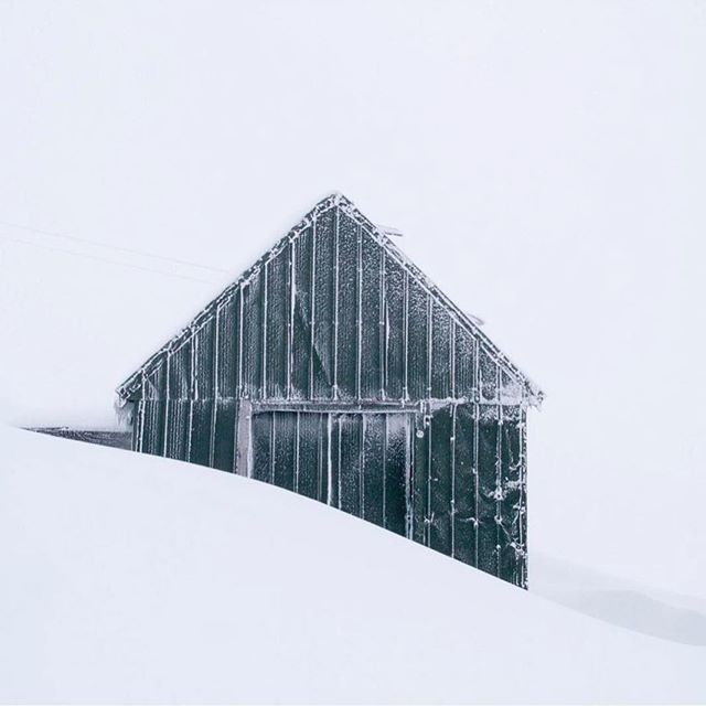There&rsquo;s beauty in simplicity. Winter morning back home. Volc&aacute;n Llaima, Chile 🇨🇱