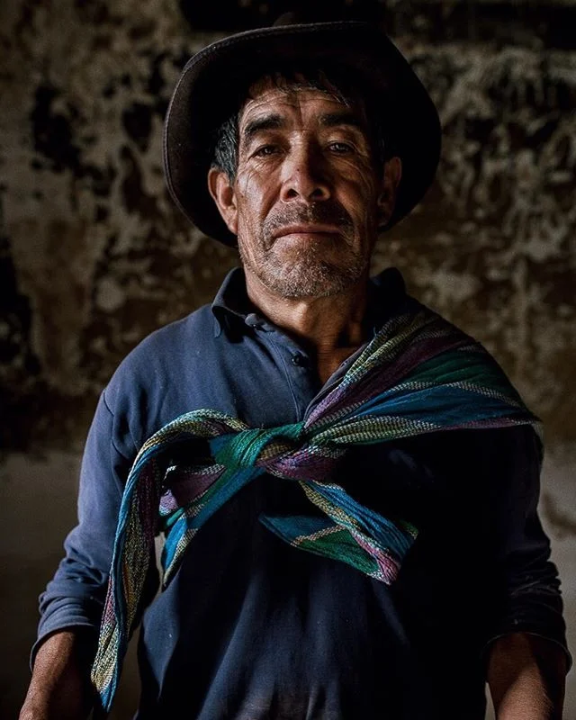 Men are usually the ones to carry the salt bags up in Maras. Their labour can be very very intense. They carry from 50-70kg of salt multiple times a day and admirable amount of pride in what they do. #marassaltmines