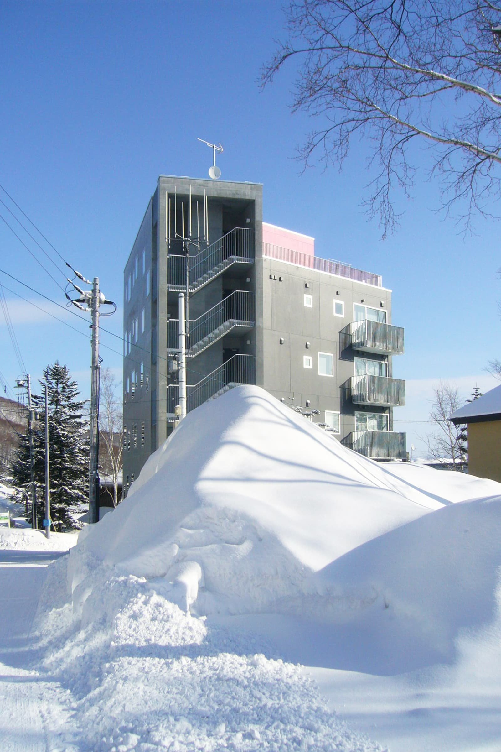 Kira Kira Apartment Building Hokkaido - 01.jpg