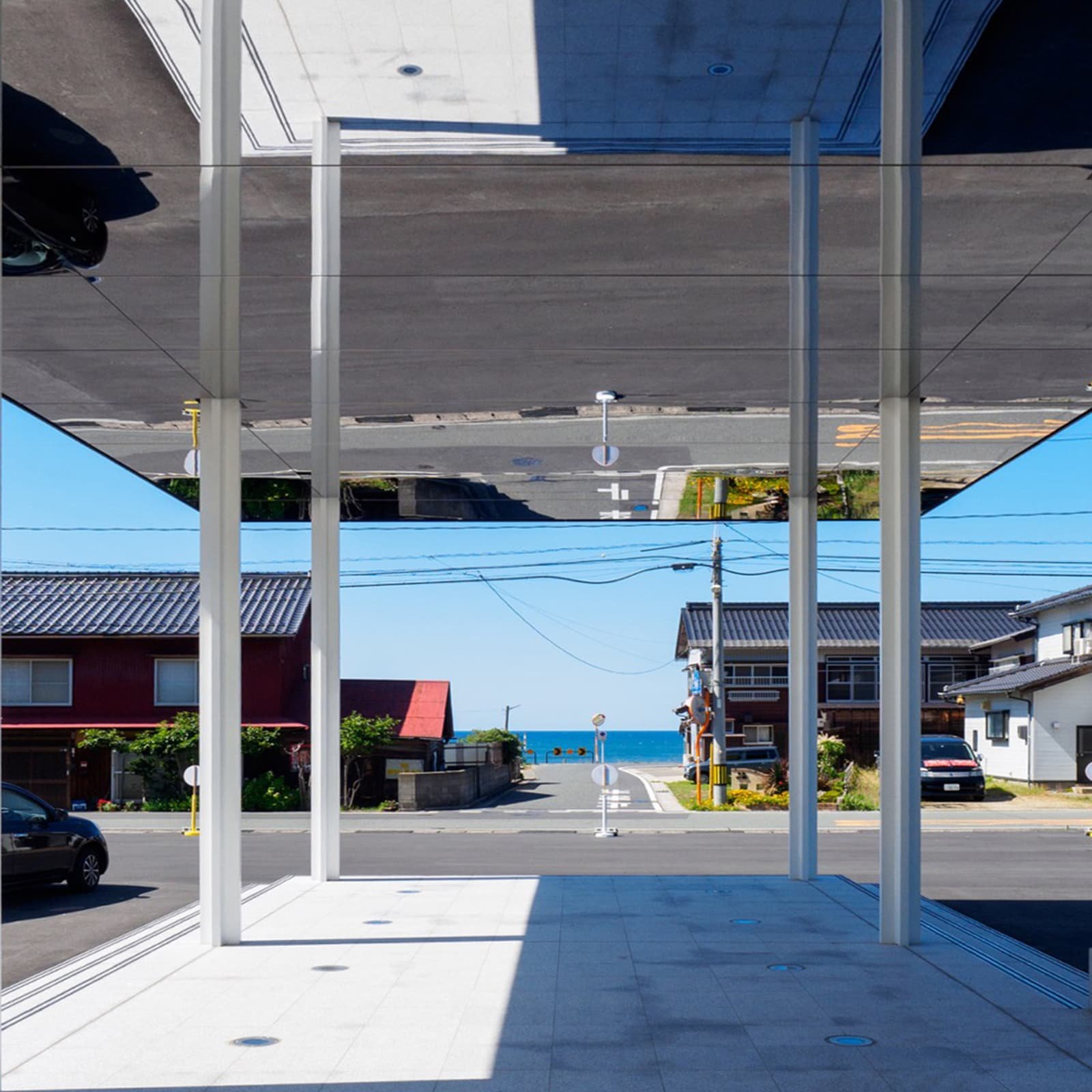 Higashihama Station