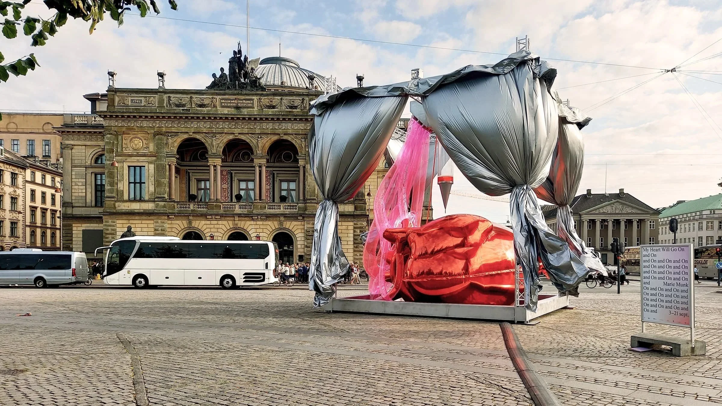 My+Heart+Will+Go+On+and+On+Art+Installation+Kongens+Nytorv+-+11.jpg