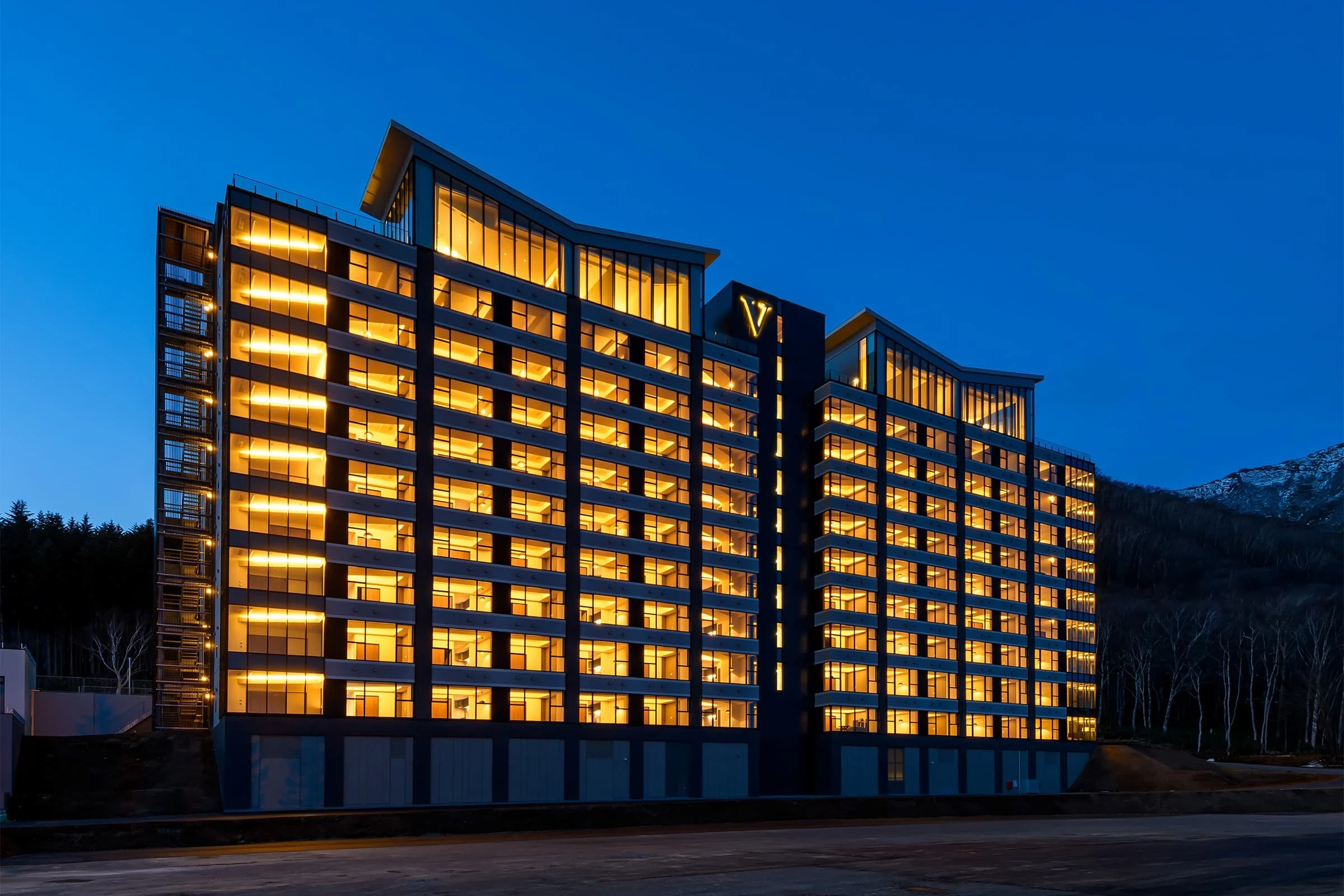 02 外観 夜景.jpg