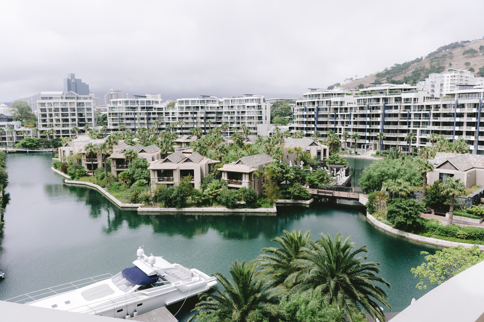 RyanParkerPhoto_Wedding_CapeTown_TheOneAndOnlyHotel_M&A_DSC_3780.jpg