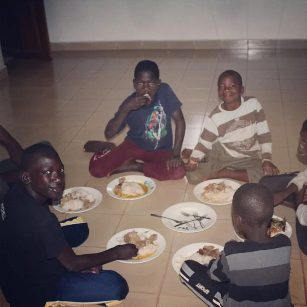One of our first meals before buying a table.Bumali, Carlos, Joshua, Living's nose, Emma (left to right) 