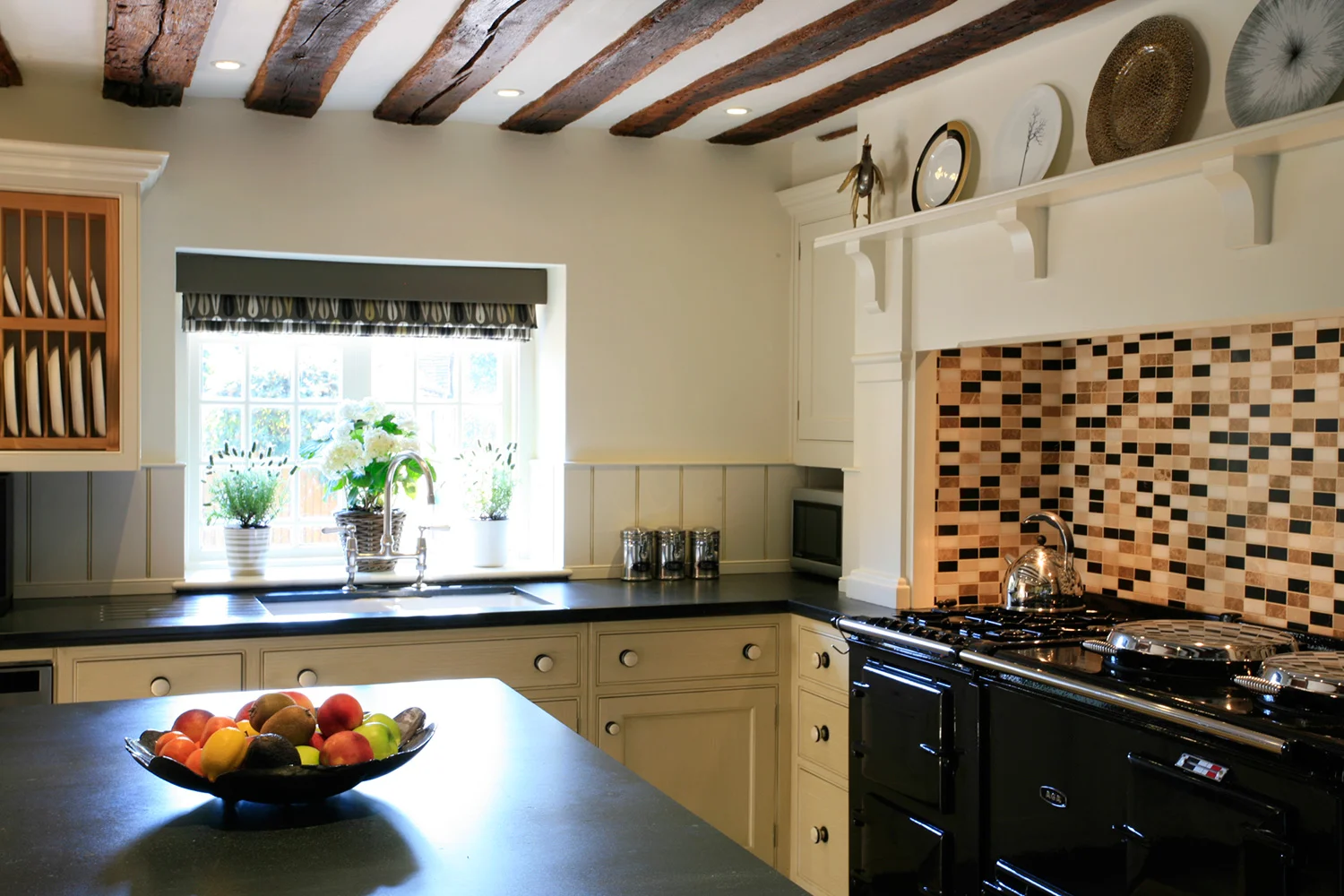 Carol_Fulton_BENCHMARK_HOUSE_HISTORIES_Box_House_kitchen.jpg