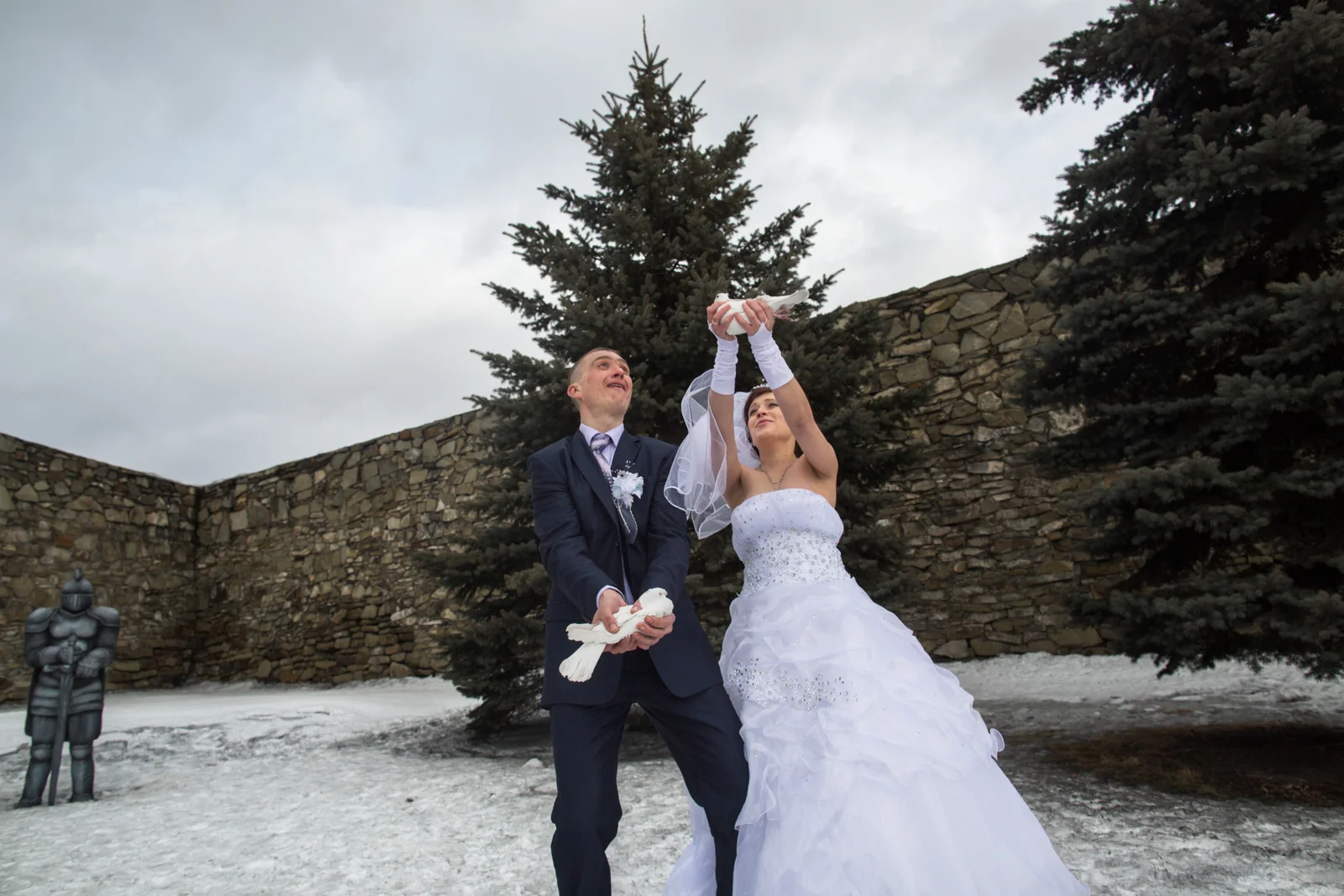 Ethnic Russians celebrate their wedding by realeasing doves at the fortress in Novokuznetsk.