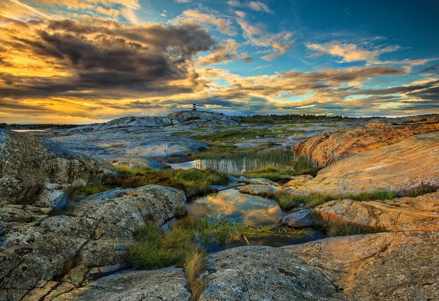 Et geologisk mesterver k . Ralandskap på Herføls sydligste område.