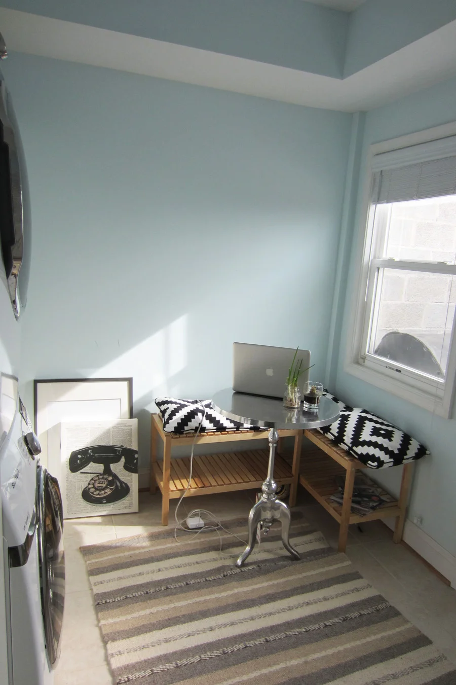 Corner breakfast nook