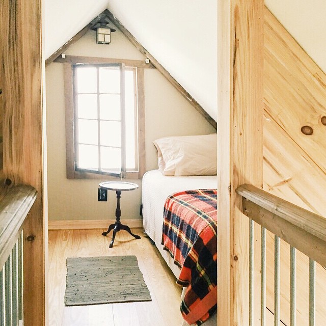I spent last weekend in this precious, itty bitty cabin on a mountain and descended with 7 commandments of micro-living to share with you all on the blog today #tinyhouse #micro #design