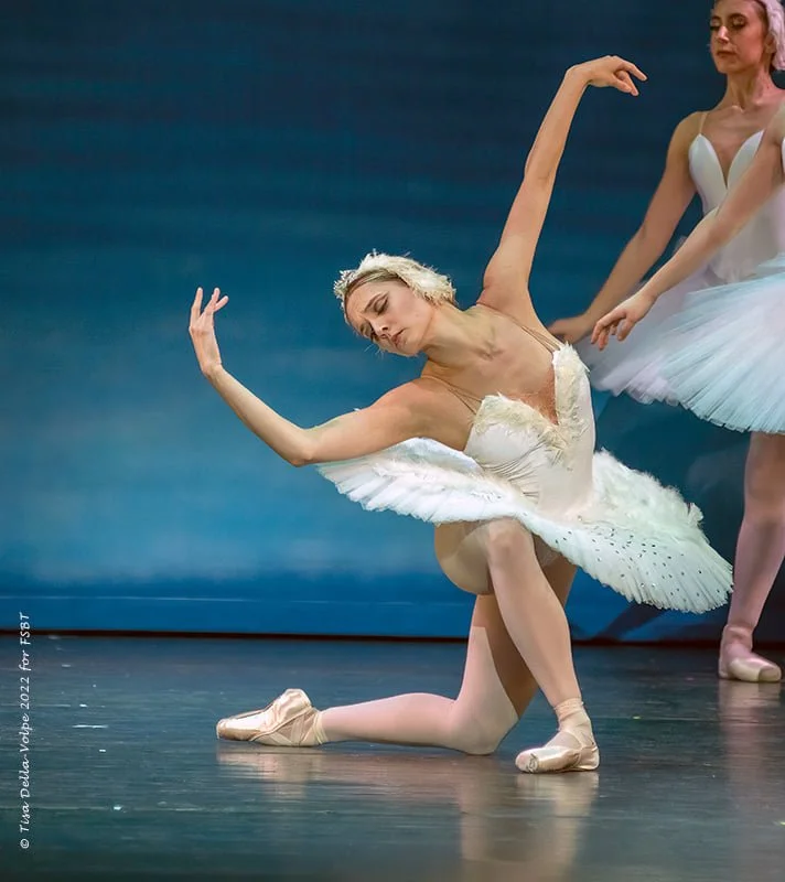 April White in SWAN LAKE (1).jpg