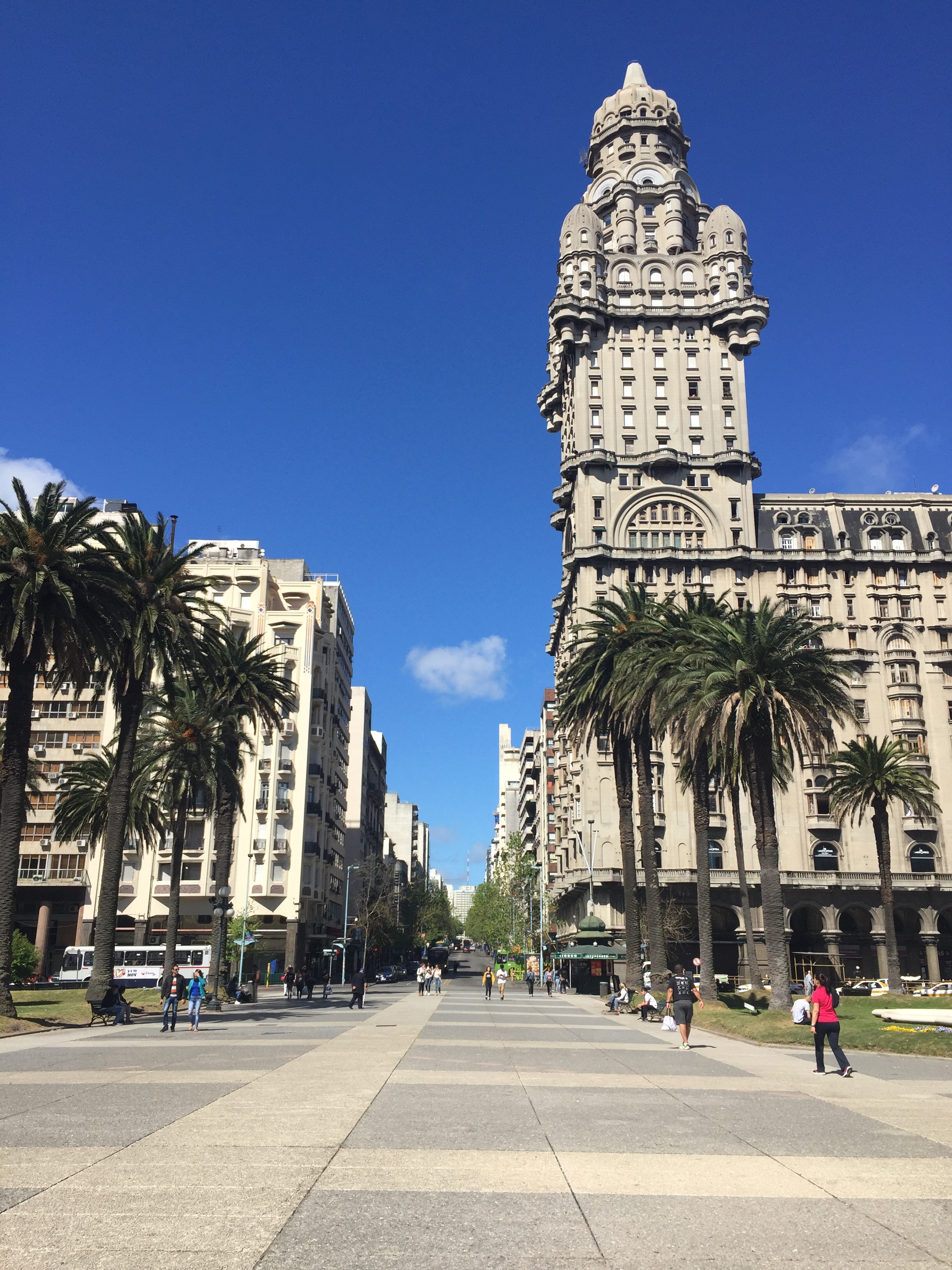 Montevideo: Seaside Living