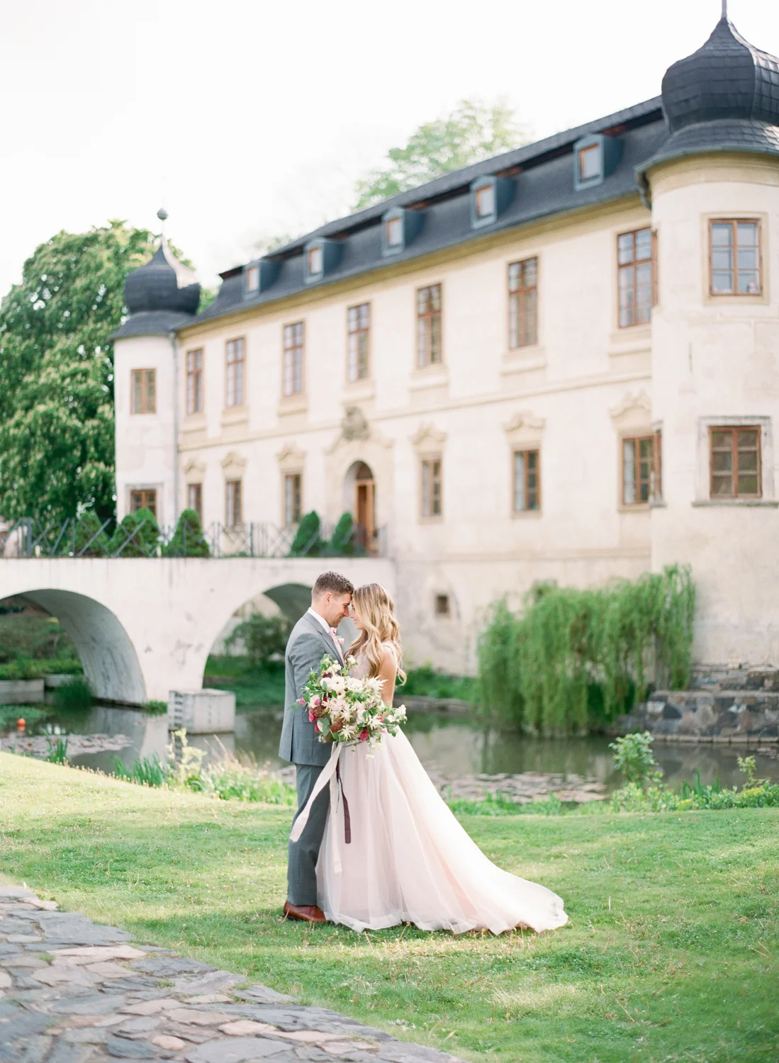 Italy Wedding Photographer Nikol Bodnarova Photography Film Wedding Photographet Tuscany Lake Como Provence Europe