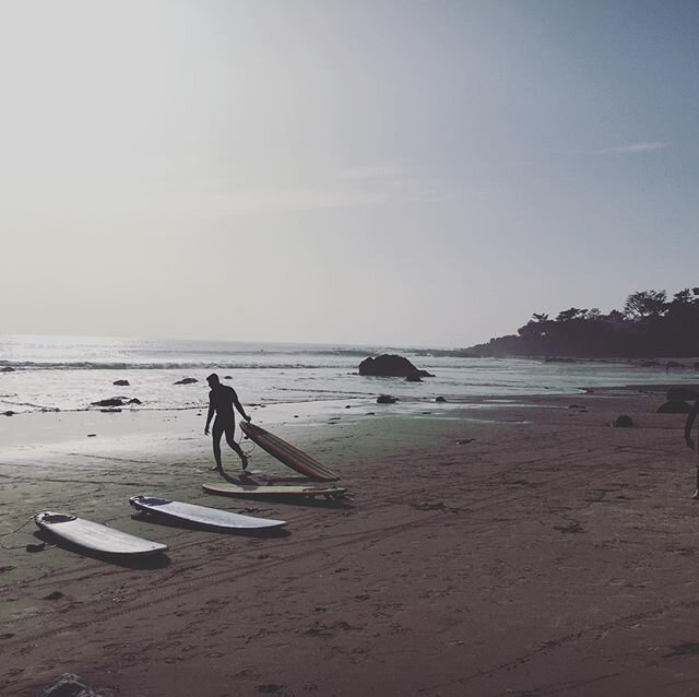 Low tide 🌊 .
.
Some surf spots are very tide sensitive. Here is a particular surf spot when an extremely low tide was required in order for the wave to break. We got some good waves this day! Knowledge is power 🤔👊🏻
.
.
.
#lowtide #surfspots #surf