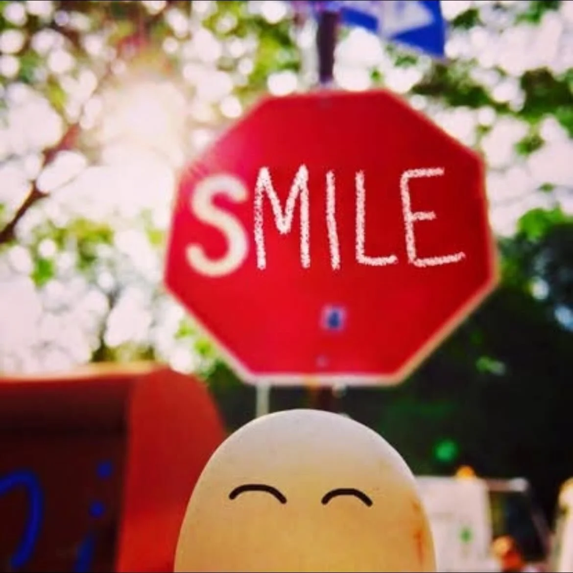 Stop 🔺 and smile ❤ this weekend! 

#findsmalljoy #smilemore #weekendvibes #ishitherock