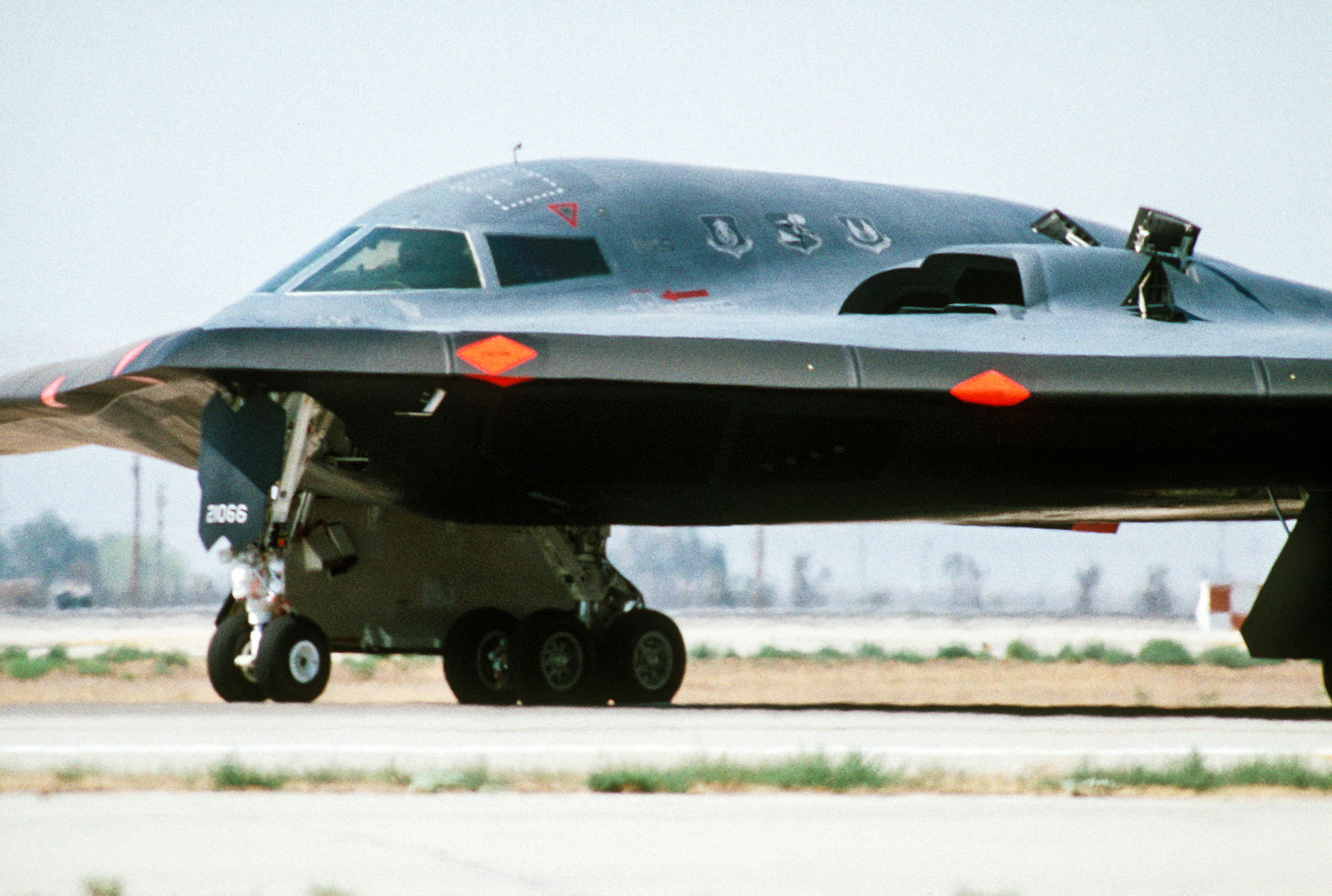 A_left_side_view_of_the_front_of_a_B-2_advanced_technology_bomber_aircraft_as_it_prepares_for_its_first_flight,_at_the_Air_Force_Flight_Test_Center_DF-ST-90-07390.jpg