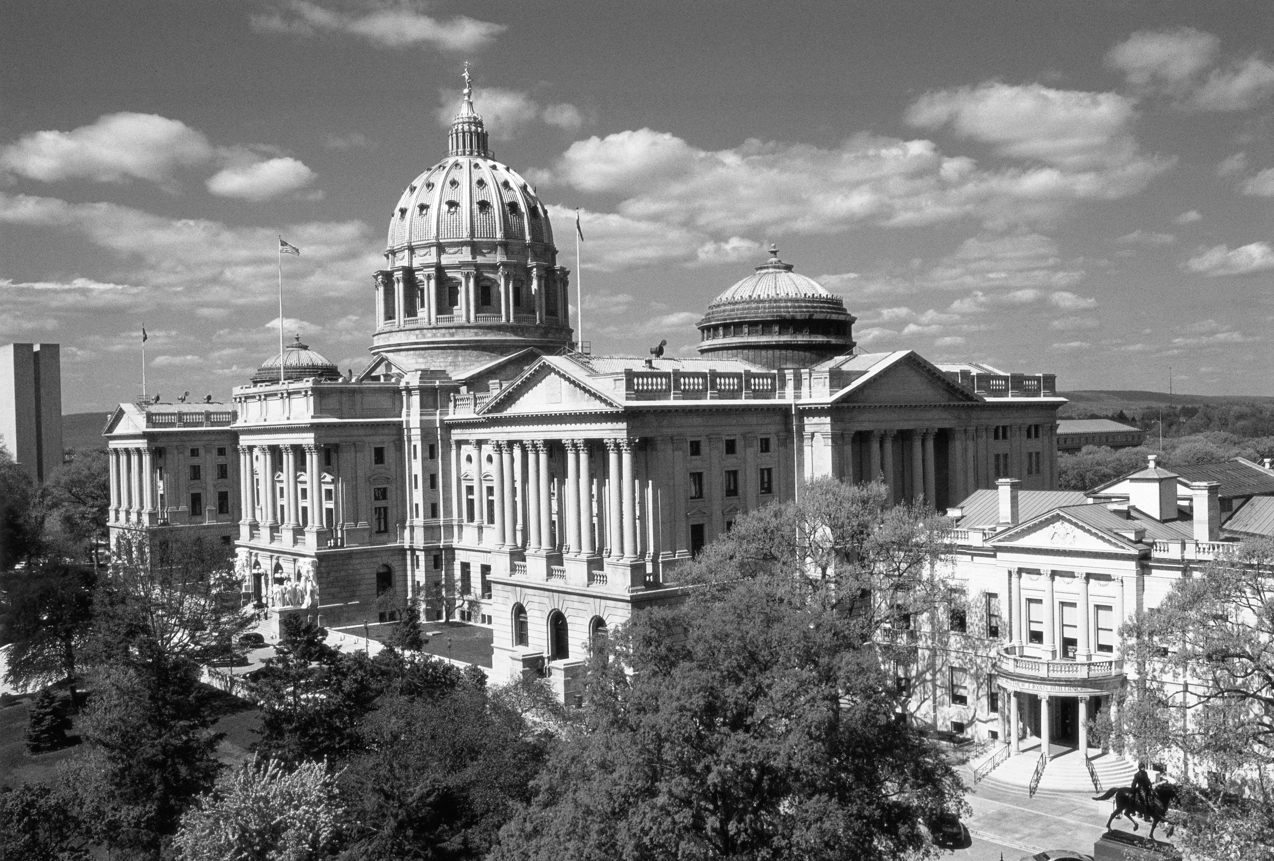 PA State Capitol.bw.jpg