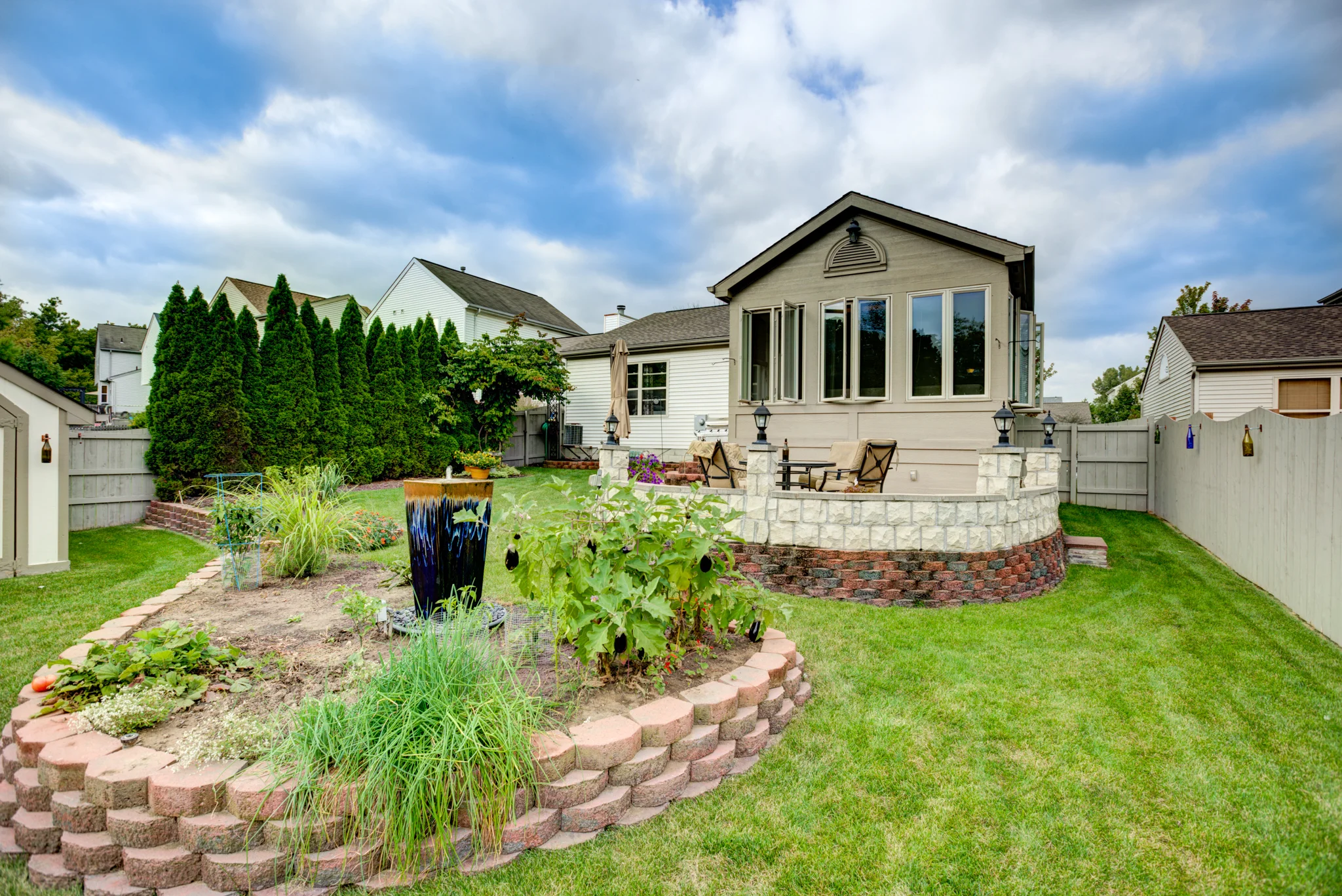 Web 1977 Queens Meadow-41.jpg