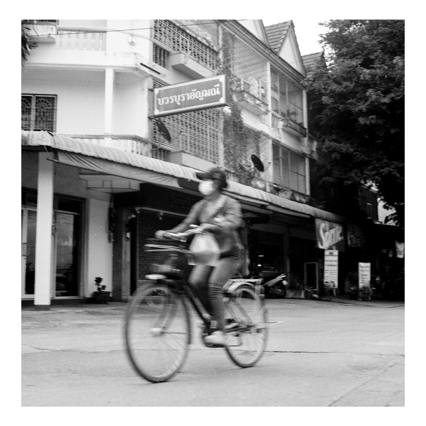 Bicycles | Mae Sot, Thailand

📷 Yashica Mat-124 G
🎞 Ilford HP5

#thailand #ilford #ilfordhp5 #shootfilm #filmisnotdead #staybrokeshootfilm #filmphotography #dcfilmcollective #mediumformat #yashica #yashicamat124g #120film #bw_perfect