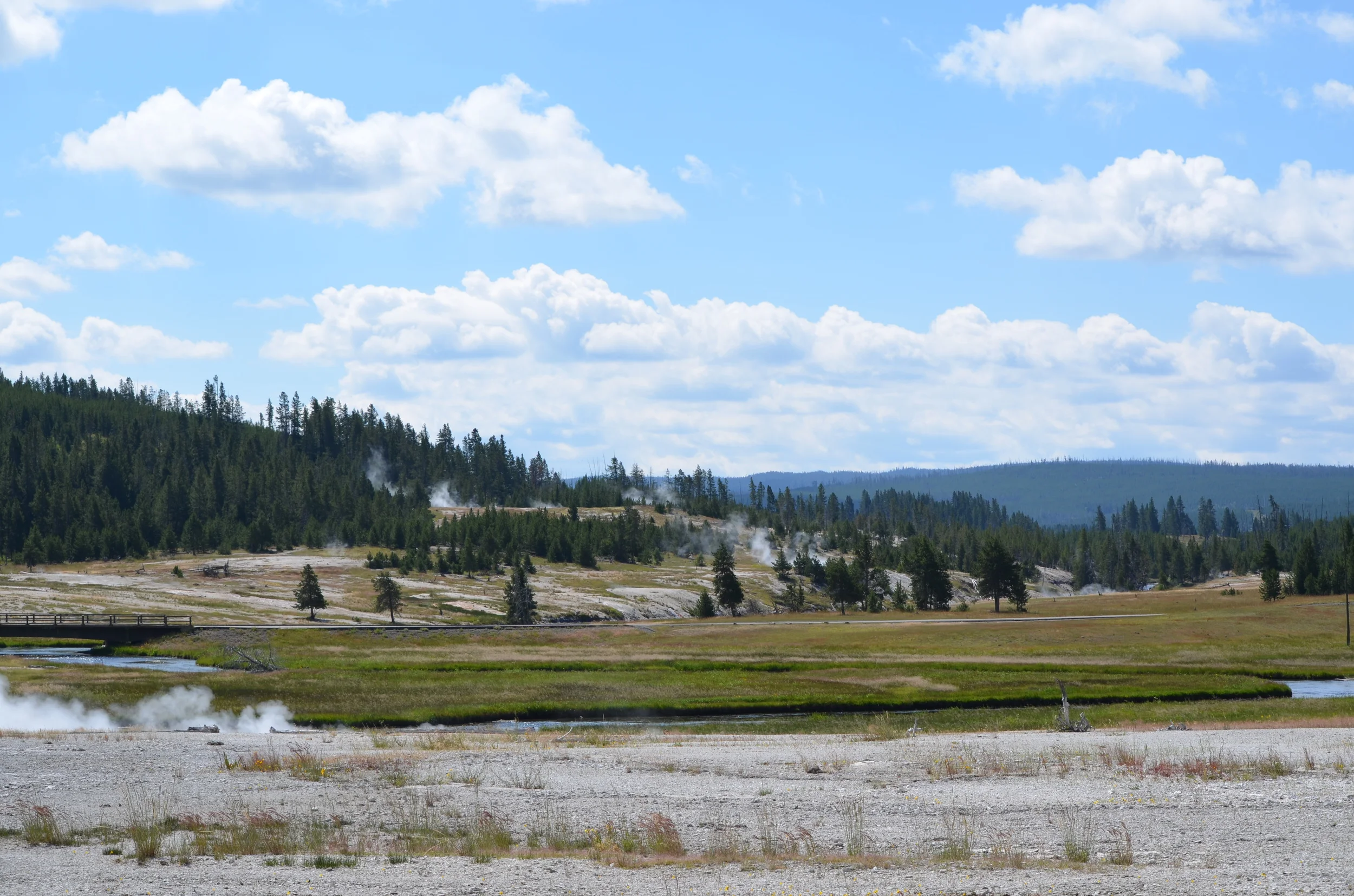 Yellowstone National Park geyser basin / warporweft.com  