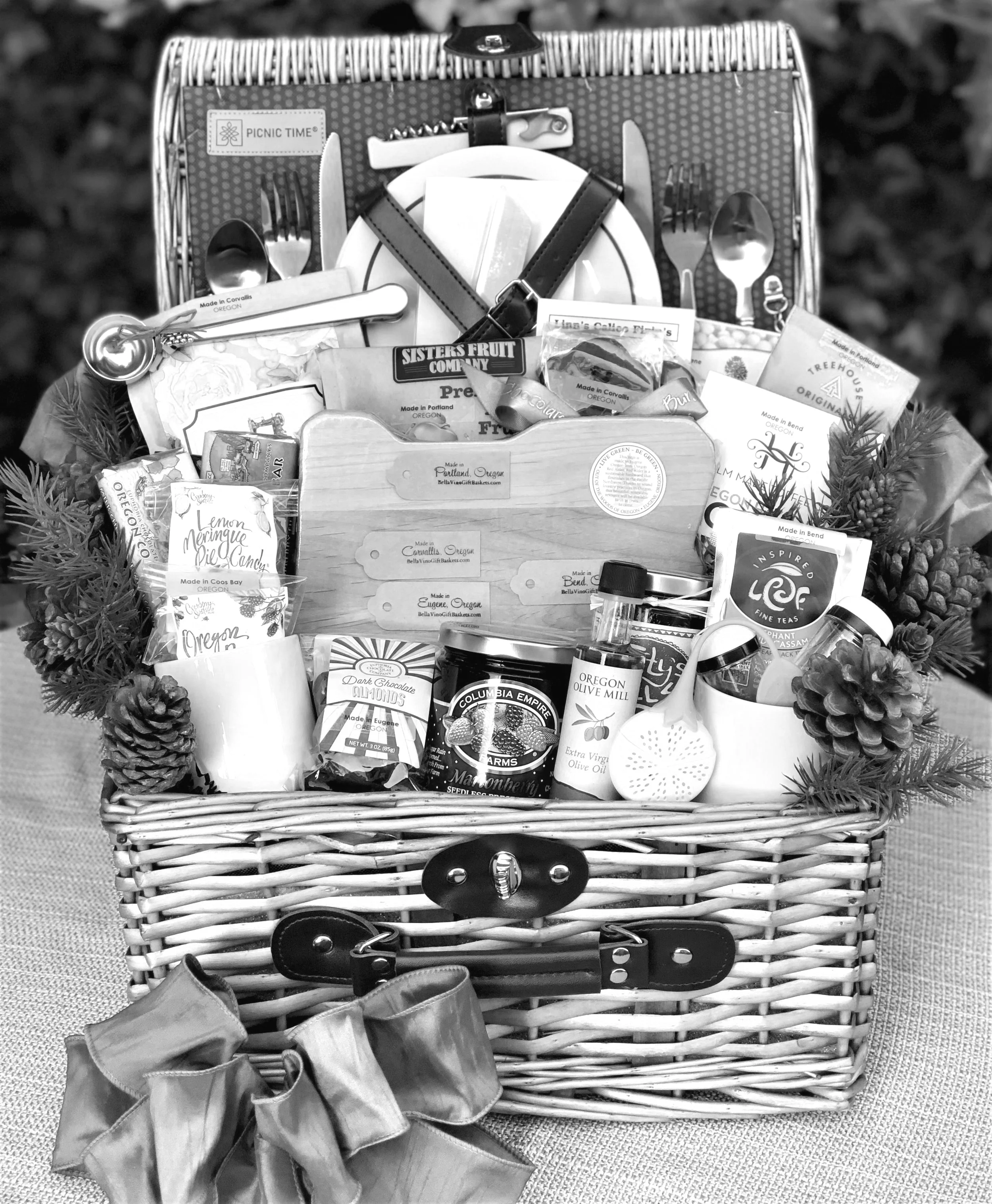 Traditional Oregon Picnic Basket