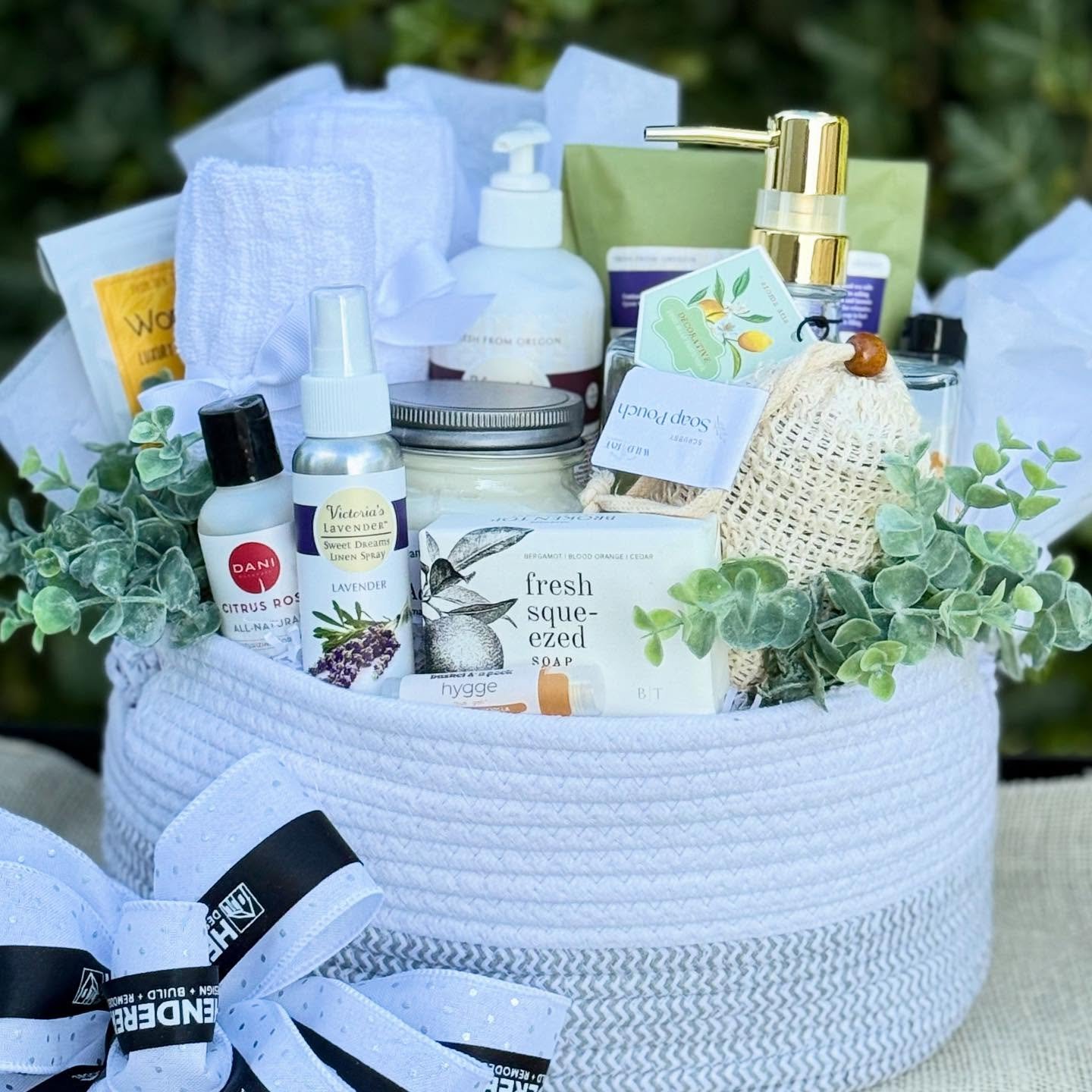 Who couldn&rsquo;t use a bit more pampering right now? Make sure to hit the photo and follow all of these amazing Oregon based women owned makers and show some needed support for the little gals ❤️ 

#womenownedbusinessً #oregonmade #thoughtfulgifts 