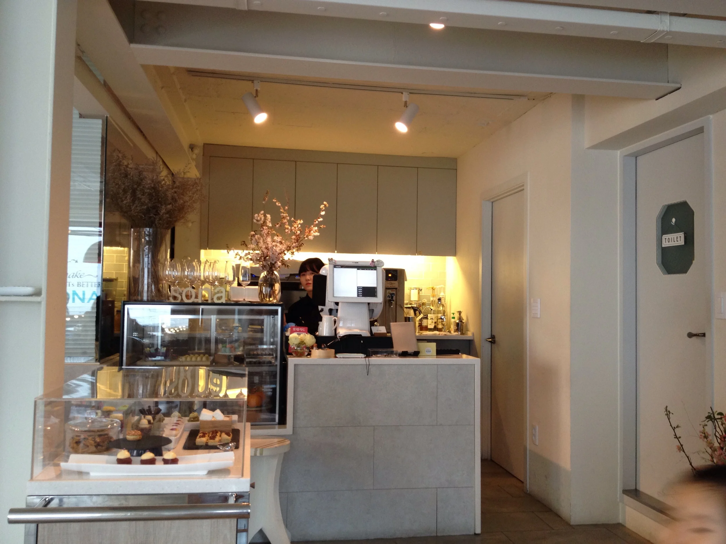 Small but quaint and cute interior. 