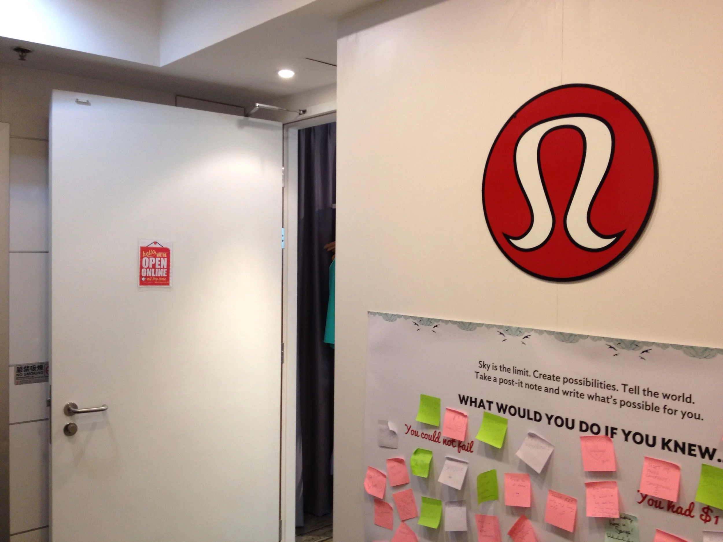 Love the goal setting post-its outside the door. 