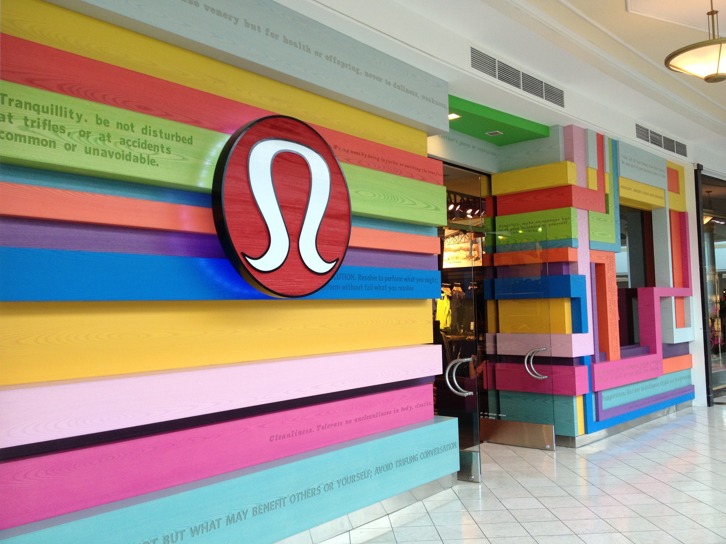 Philadelphia, King of Prussia Mall, USA One of the most beautiful store fronts I've seen! http://www.lululemon.com/kingofprussia/kingofprussia