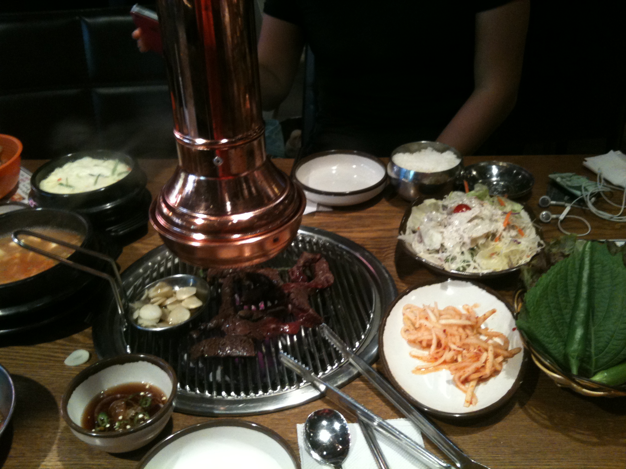 Satisfying BBQ joint. Delicious meat and great sids - love their sesame seed dressing salad, radish kimchi and their spicy green onion! They also have locations at: 약수 (Yaksu), 잠실 (Jamshil) and others.