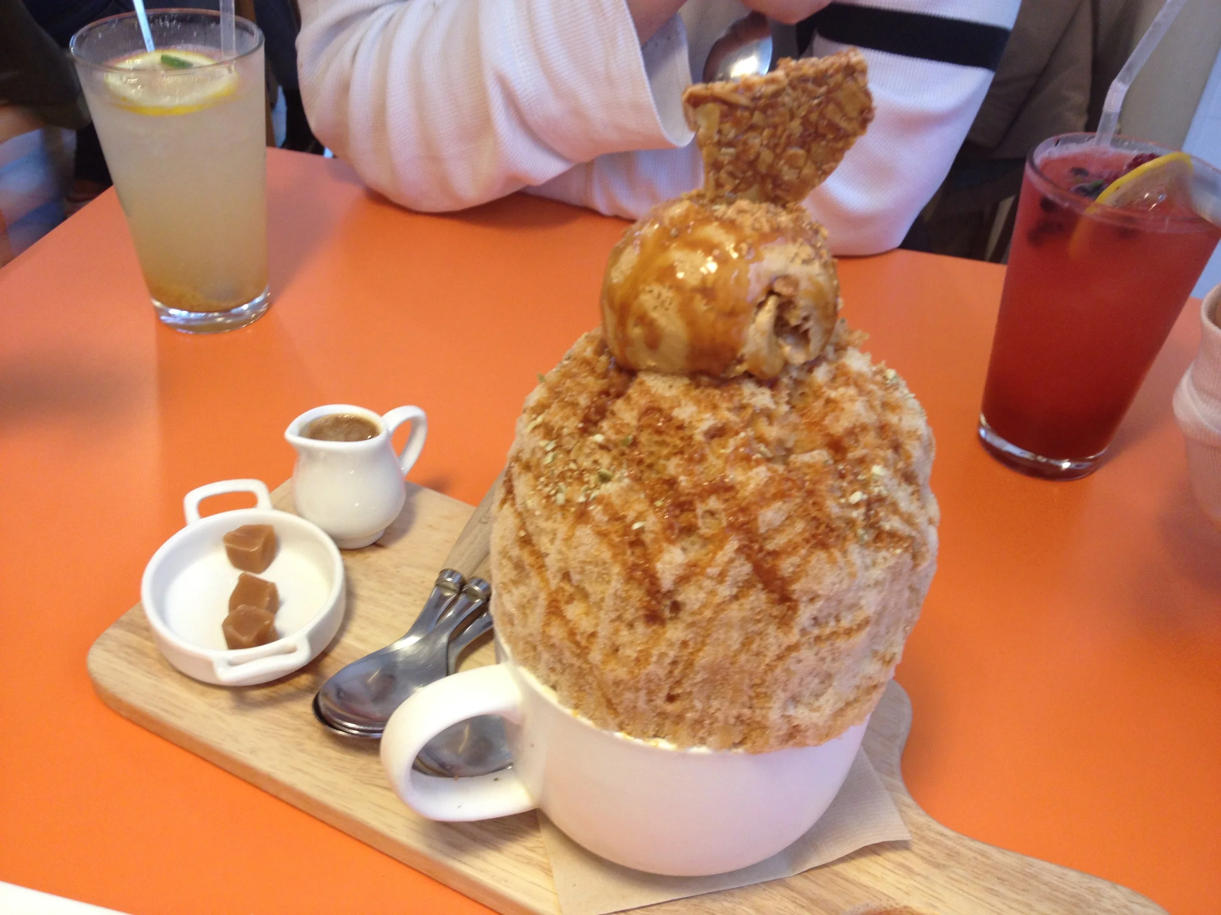 Maman Gateau (마망까토). Caramel Dessert Cafe