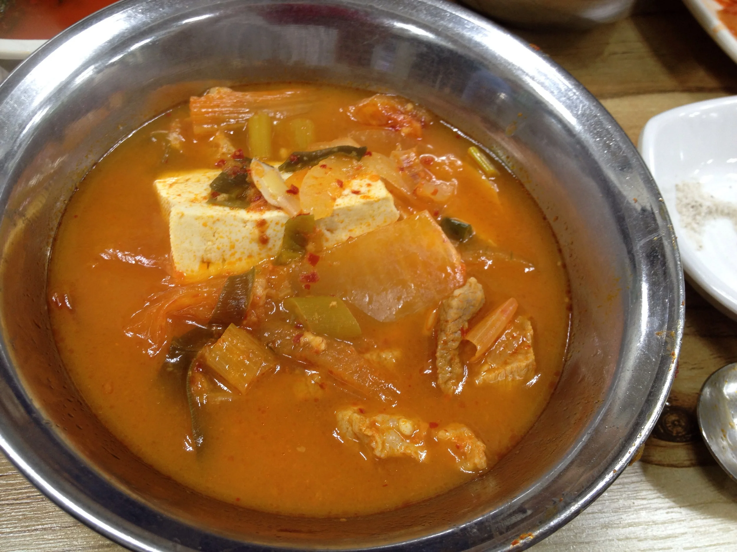 Reason #4 - The soup is very flavourful without being overly spicy or strong. The broth is delicious and apparently they are also known to not use any MSG? Dish out some to your individual bowl and enjoy with some rice. Don't forget to wrap up the meat in some greens!