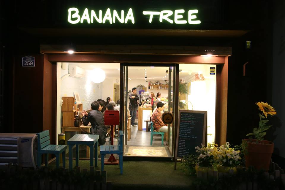 Banana Tree by night!