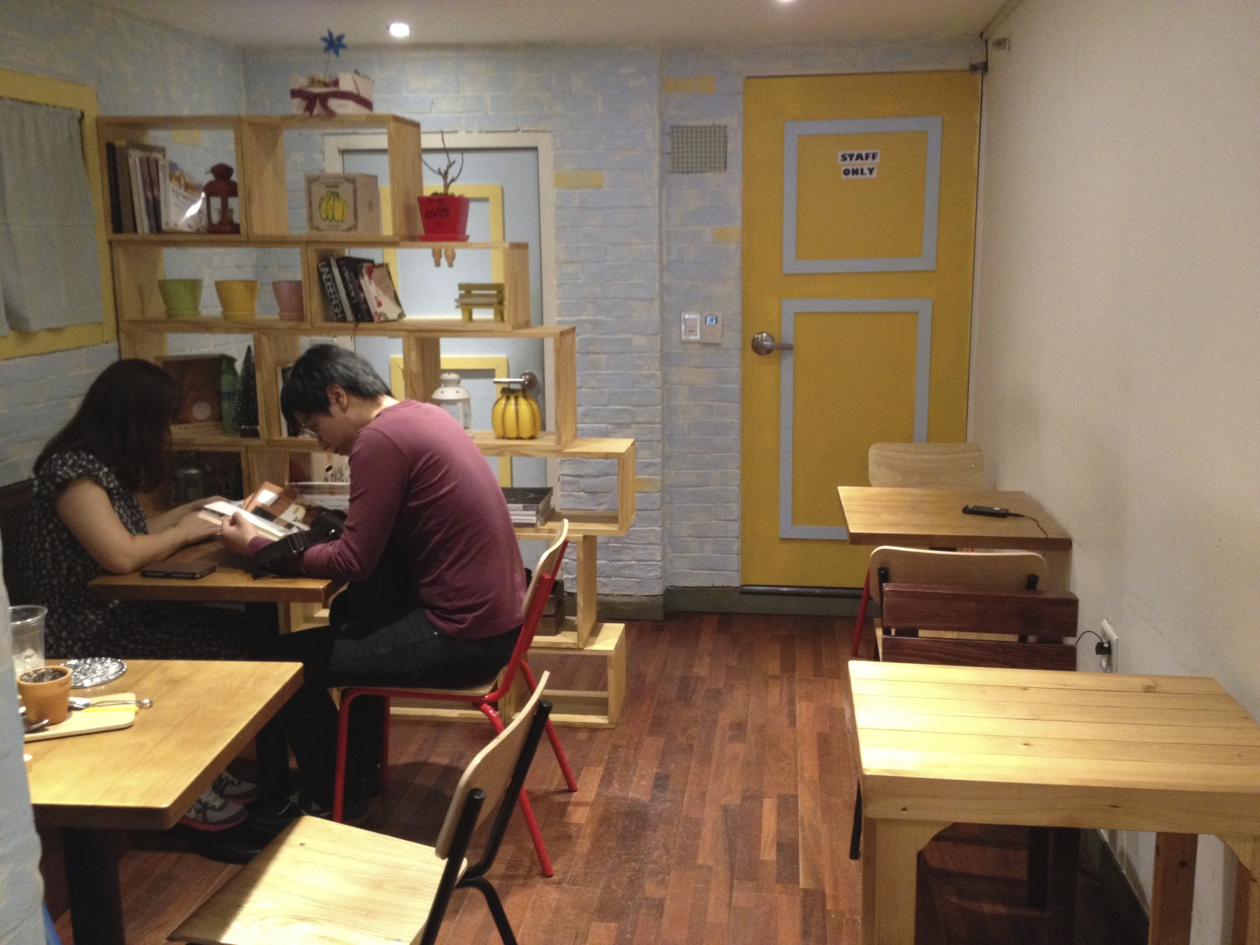 The place itself is pretty small, but we've always been able to set a seat right away. 