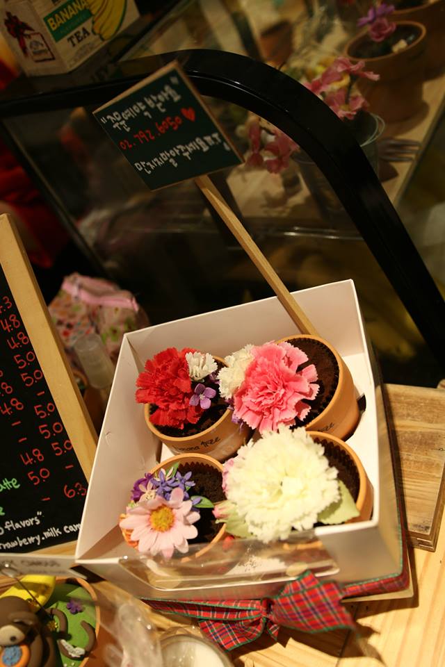 You can even get potted pudding plants to-go! Cute gift or something to bring if you're going to someone's house!