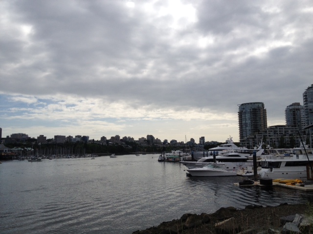 Even on a cloudy day, it's great to enjoy eating outdoors by the sea!