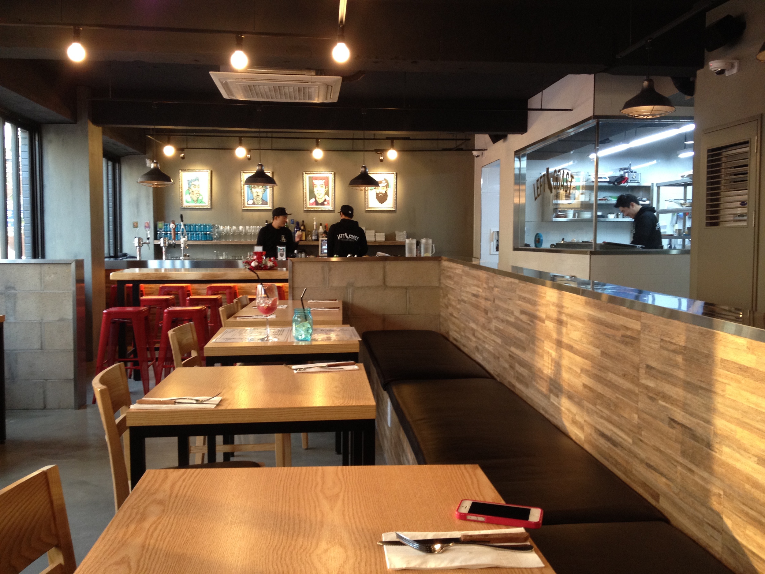 Chill non-pretentious atmosphere...just like the best west coast~